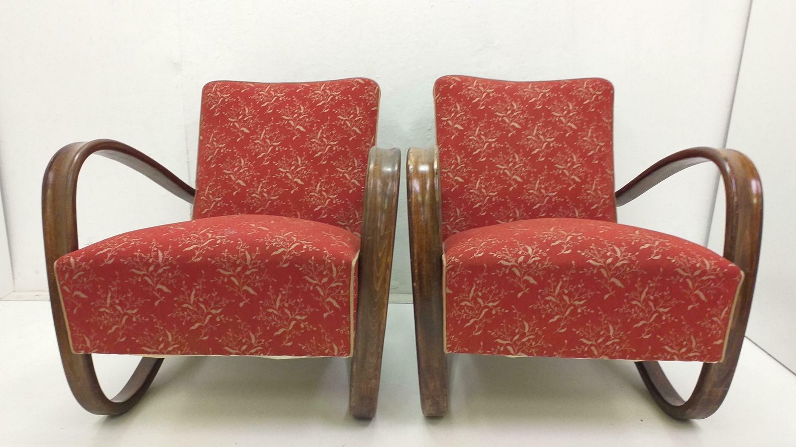 photo buy 1940 Set Of Two Halabala Armchairs H 269 + Spider Table