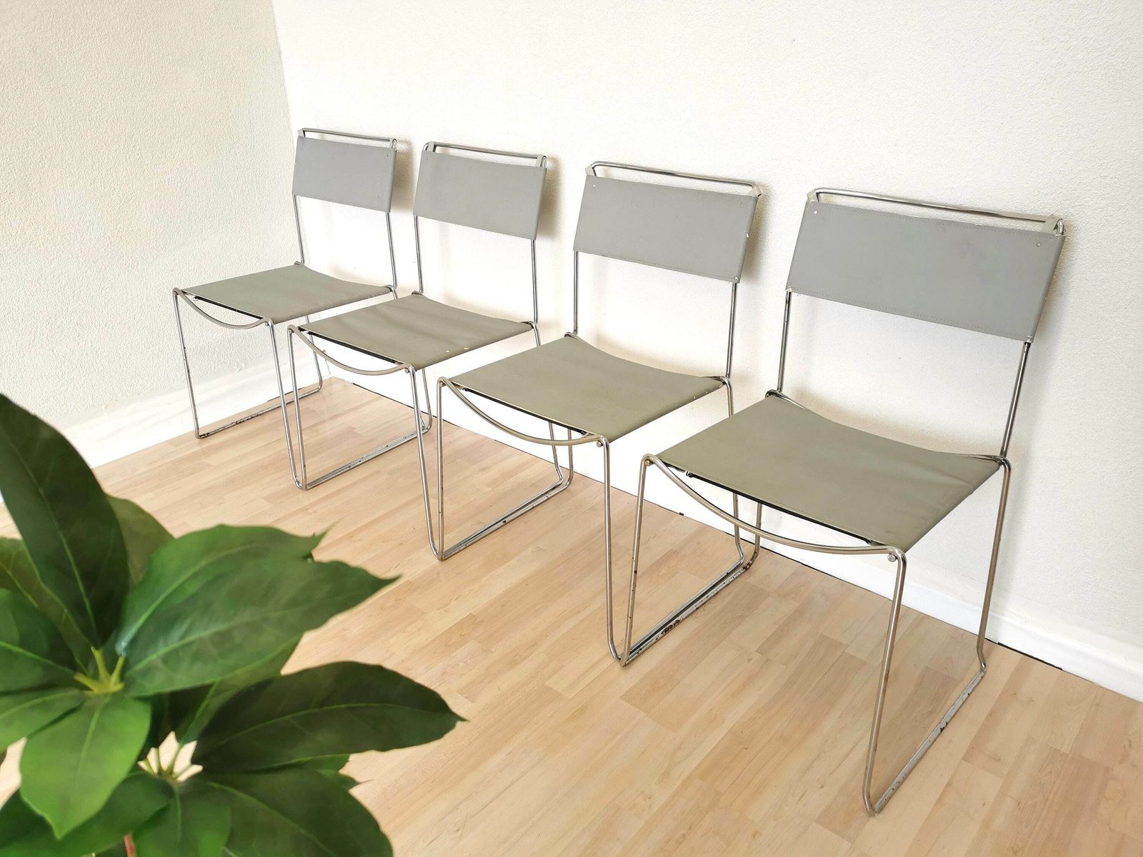 Set Of 4 Vintage Dine Chairs / Chrome And Light Gray Leather Dining Chairs / Italy, 1980s / Dining Room / Mid Century Modern Italian Office