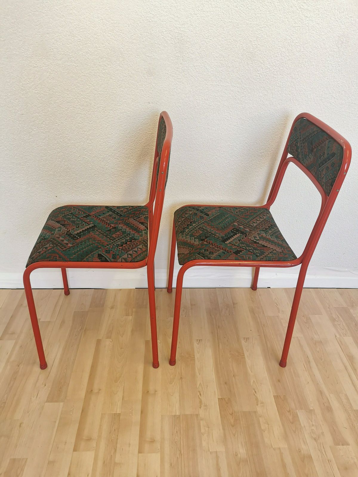 Set Of 2 Red Metal Chairs With Retro Fabric / Funky Dine Chairs / 1970s, Yugoslavia / Baša / Space Age Dining Room / Stackable Chrome Tubular photo 435.0