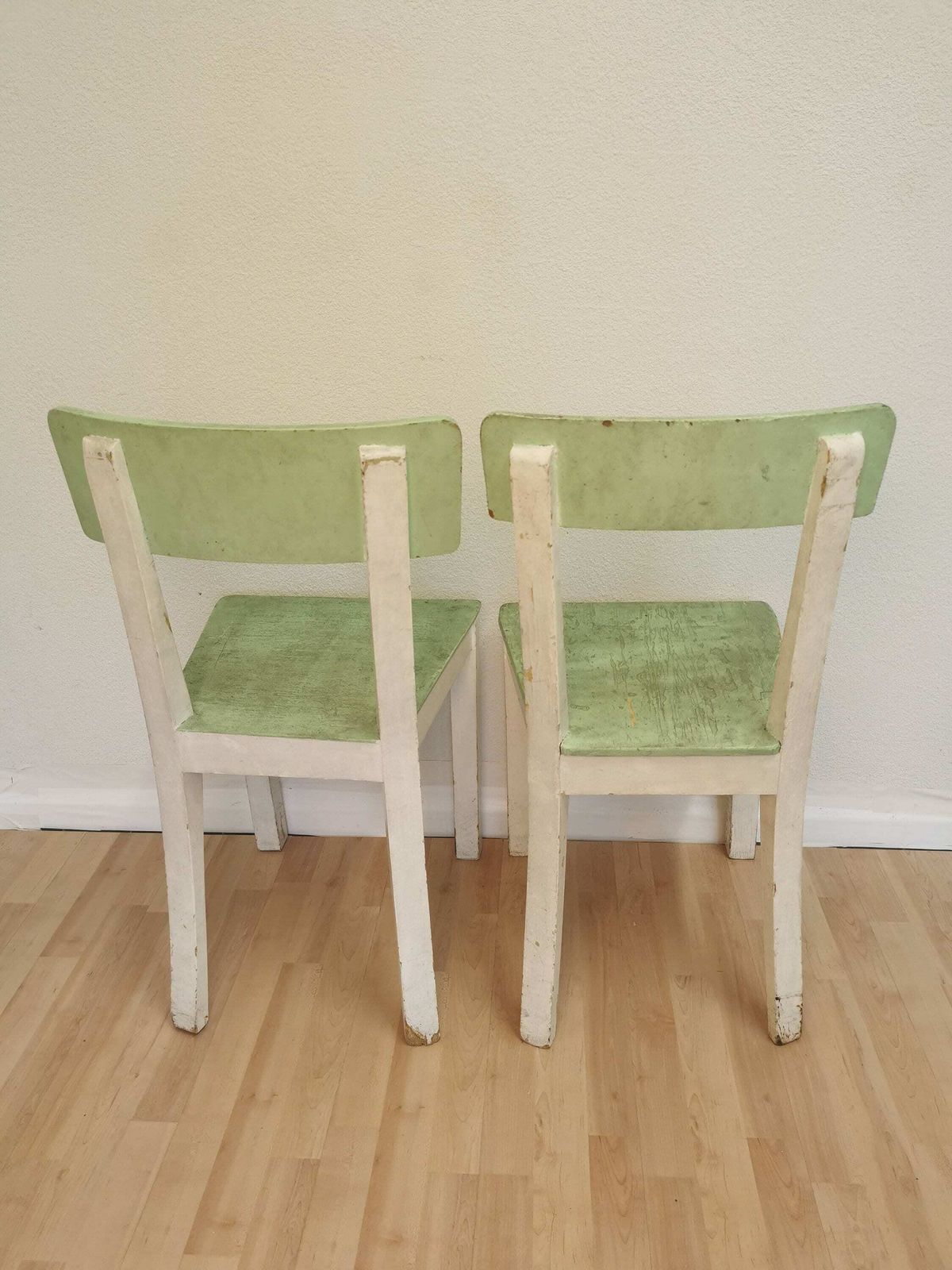 Set Of 2 Vintage Wooden Dine Chairs In White And Green / 1970s Farmhouse Country Cottage Dining Chairs With Original Patina / Cozy Interior / photo vinterior