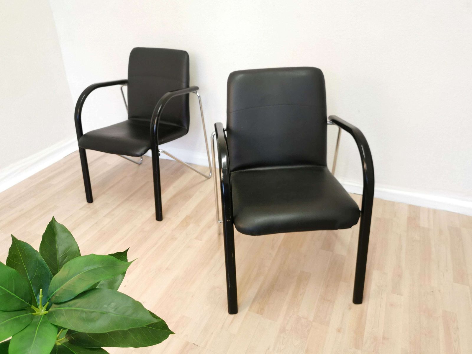 Set Of 2 Vintage Office Chairs In Black Leather Chrome Base Plastic Armrests / 1980s Waiting Room Chairs / Mid Century Italian Modern