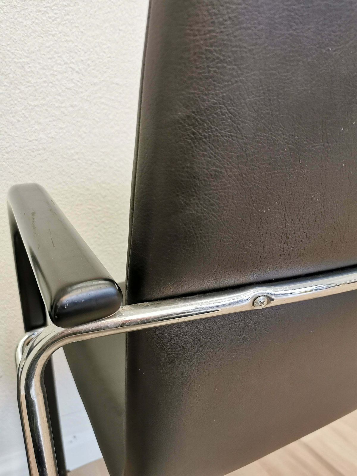 Set Of 2 Vintage Office Chairs In Black Leather Chrome Base Plastic Armrests / 1980s Waiting Room Chairs / Mid Century Italian Modern photo vinterior