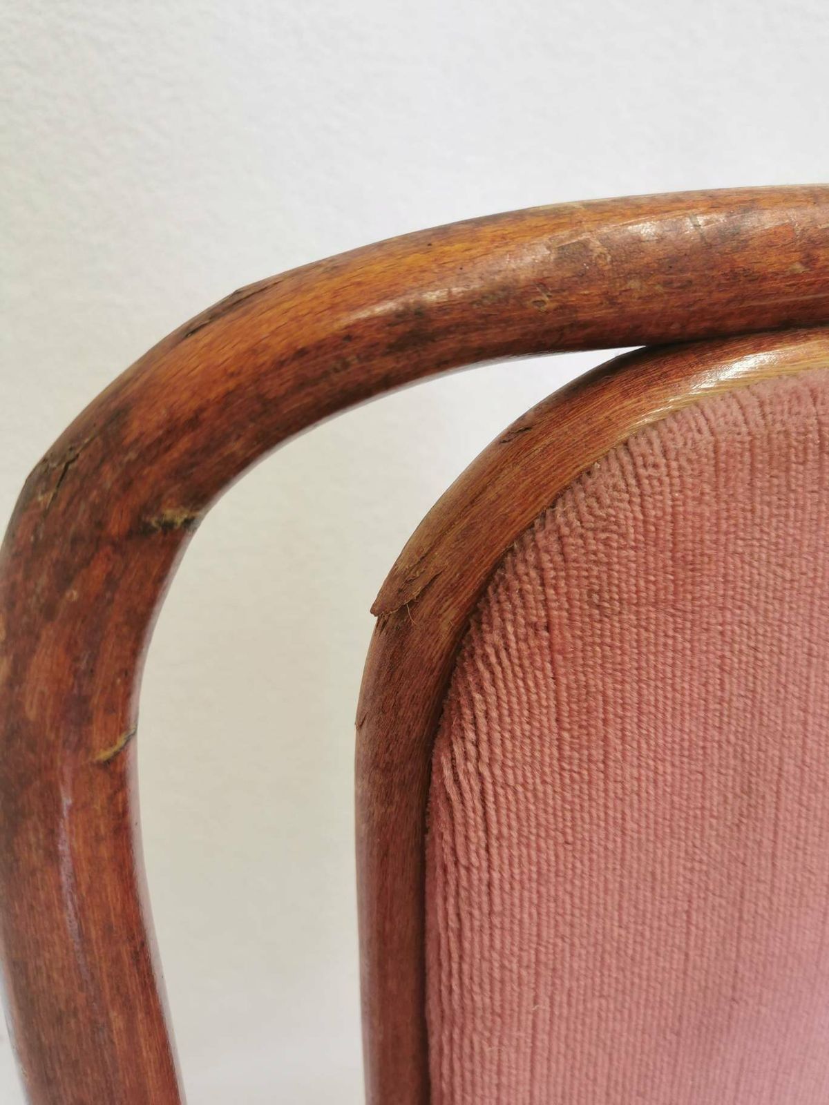photo furniture Vintage Wooden Dine Chair In Thonet Sytle With High Backrest And Cushioned Seat In Brown Pink / 1970s, Yugoslavia / Mid Century Dining Chair