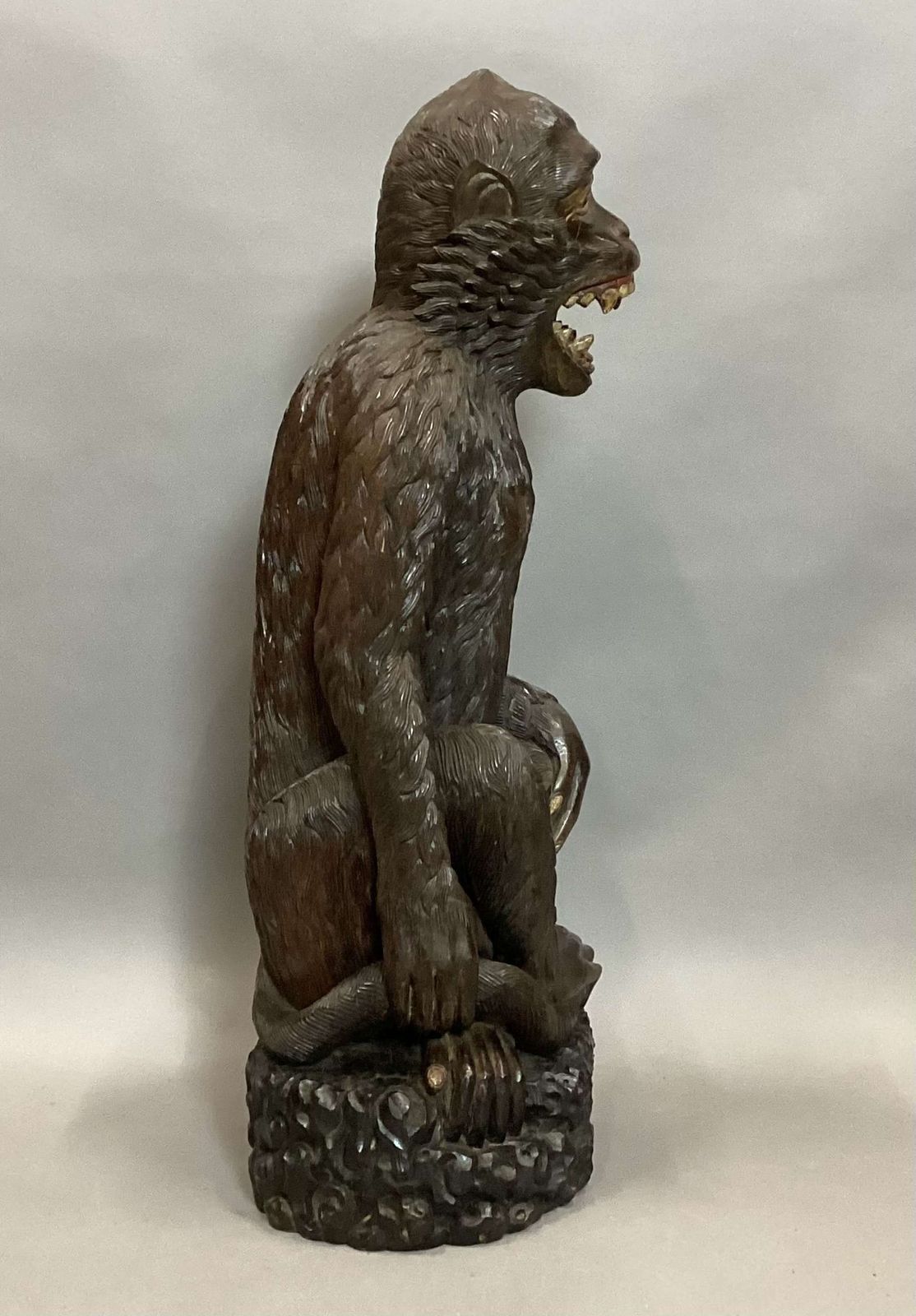 photo vinterior Magnificent C19th Large Carved Hardwood Figure Of A Monkey