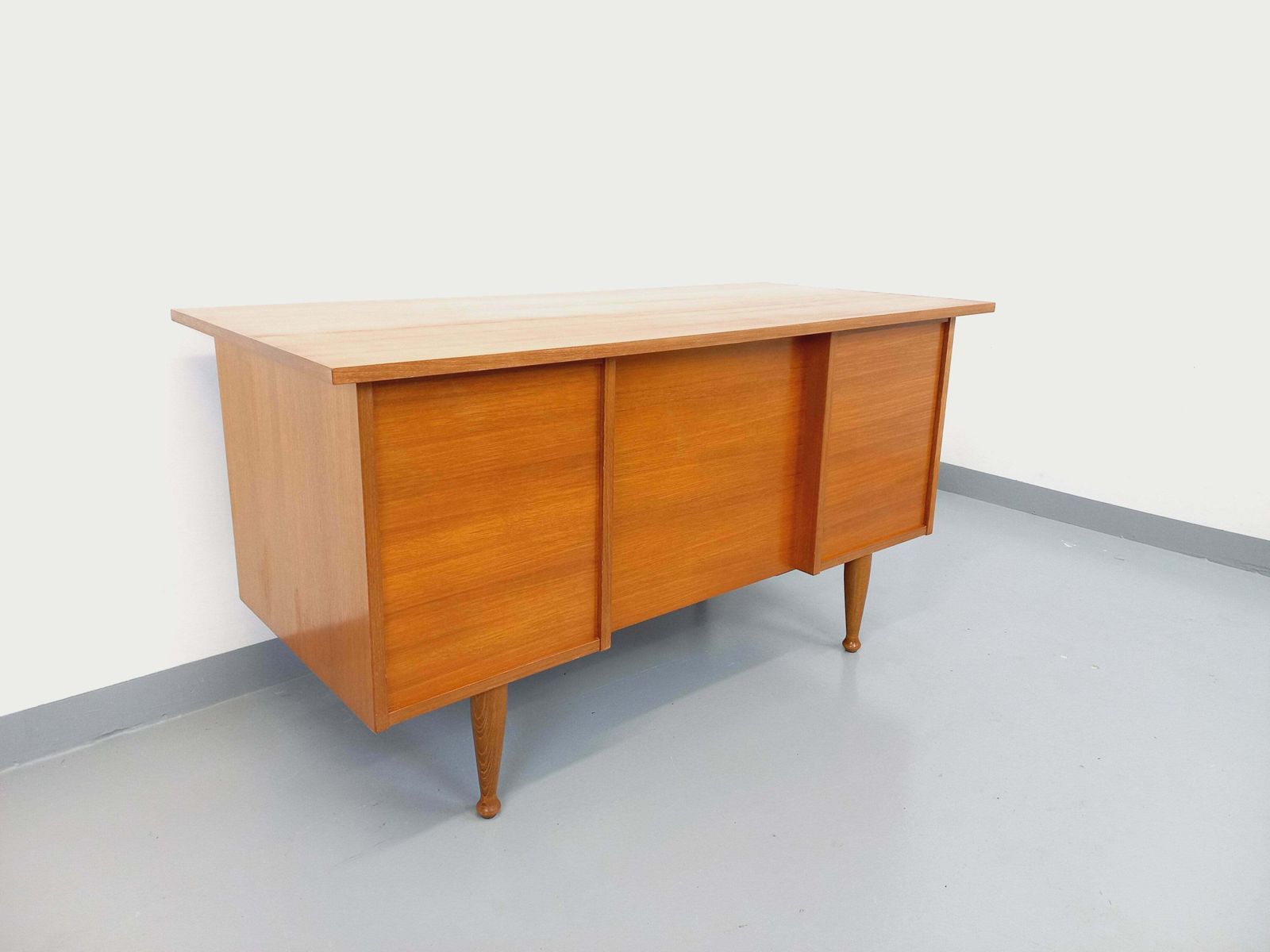 photo for sale Bureau scandinave en teck, années 1960, vintage