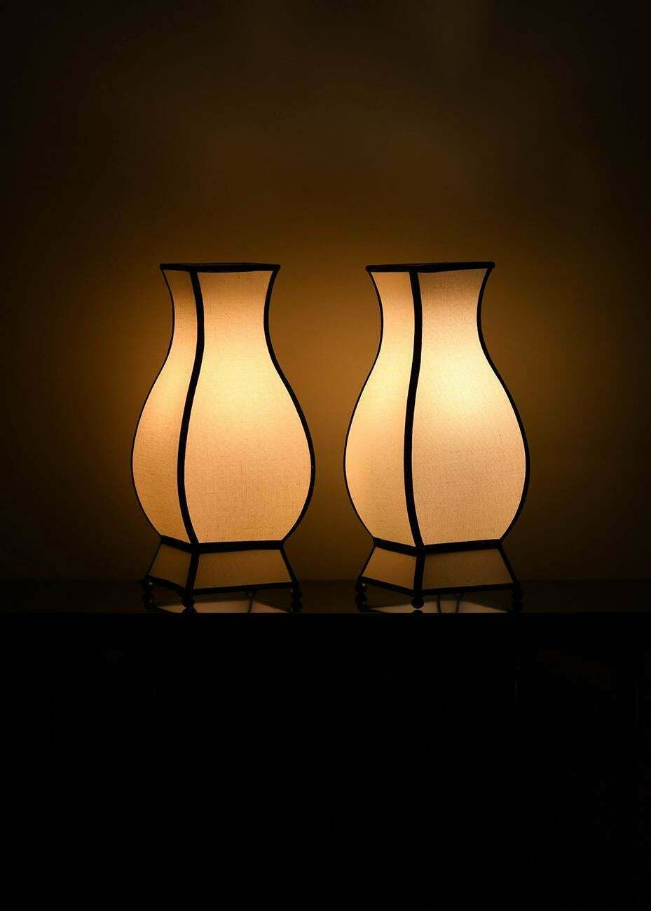 photo furniture Pair Of Small “Molto Pagoda” Lamps In Cotton