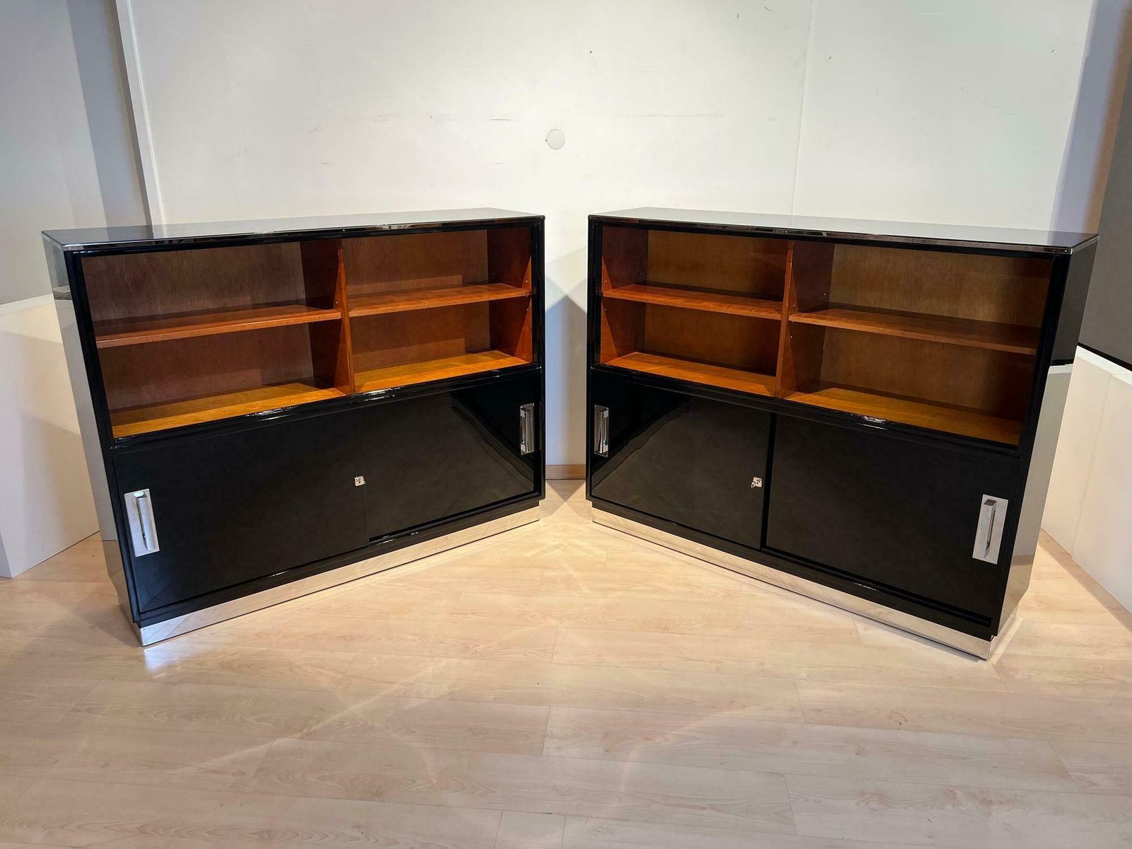 photo vinterior Bauhaus Office Cabinet, Black Lacquer, Mahogany, Germany Circa 1930