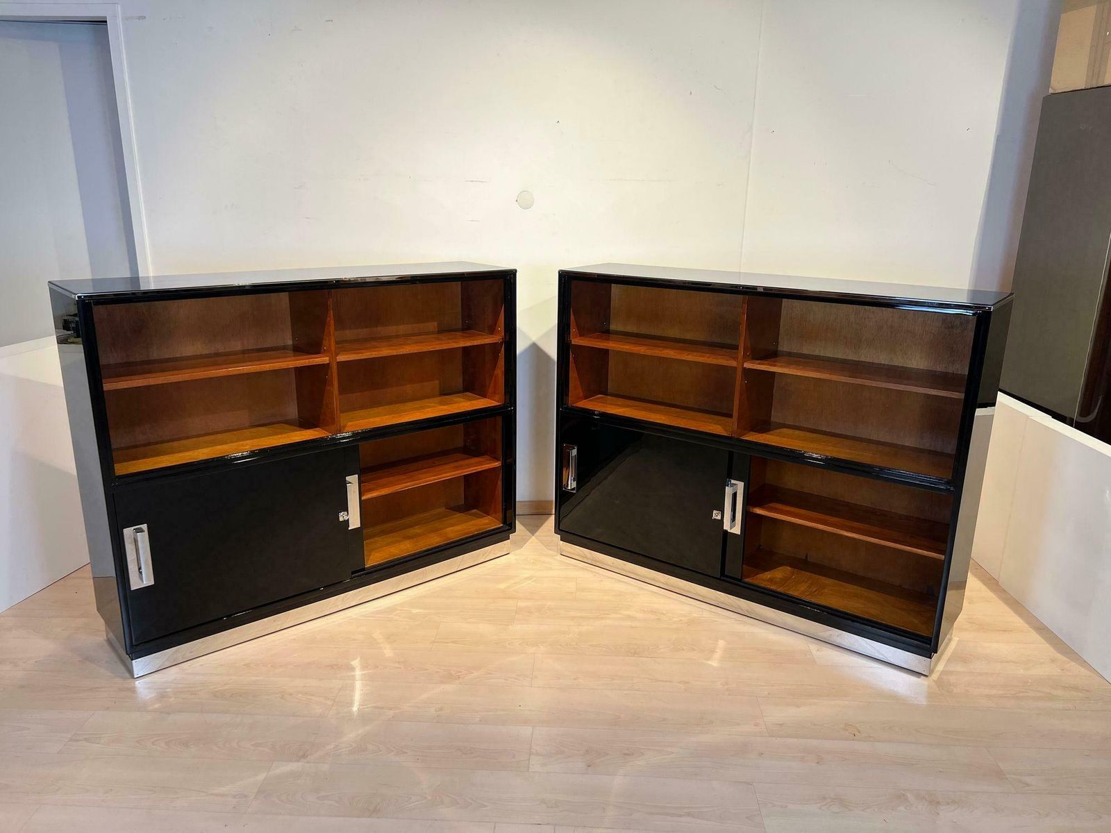 photo vintage Bauhaus Office Cabinet, Black Lacquer, Mahogany, Germany Circa 1930