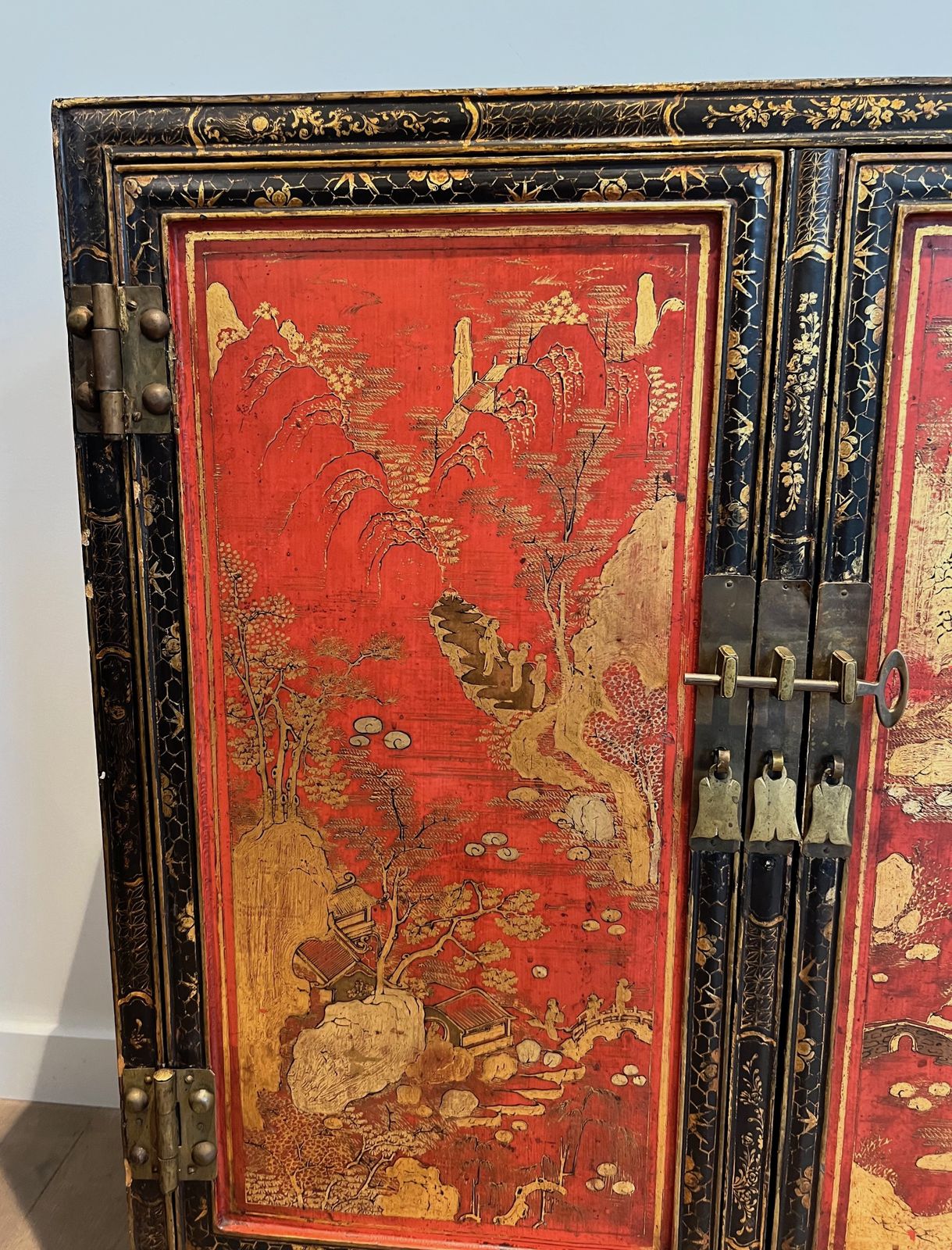 Lacquered Wood Cabinet With Chinese Decors photo 3850.0