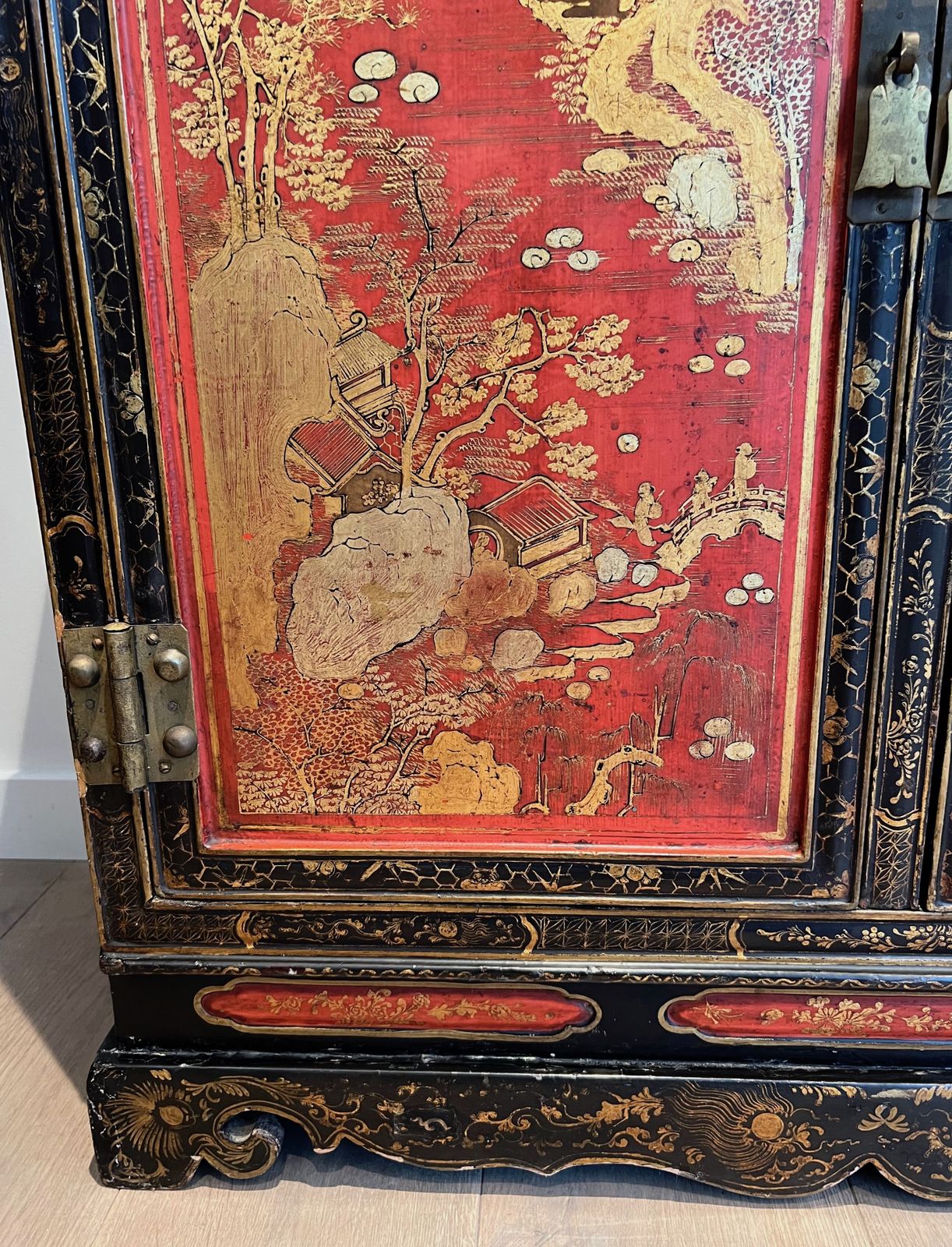 Lacquered Wood Cabinet With Chinese Decors photo buy