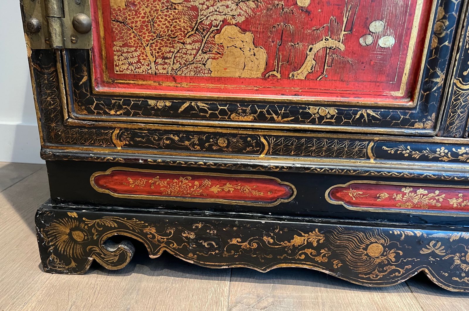 Lacquered Wood Cabinet With Chinese Decors photo vintage