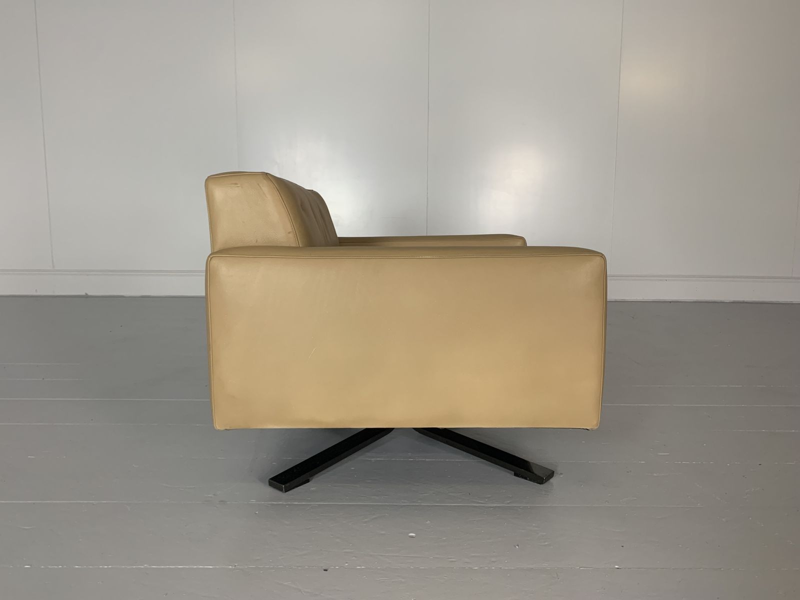 Pair Of Poltrona Frau For Ferrari “Kennedee” Armchairs – In “Pelle Frau Sc” Leather photo vinterior