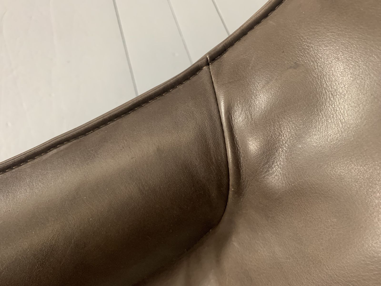 photo vinterior Molteni & C “Doda” Armchair – In Pale Walnut Brown Leather