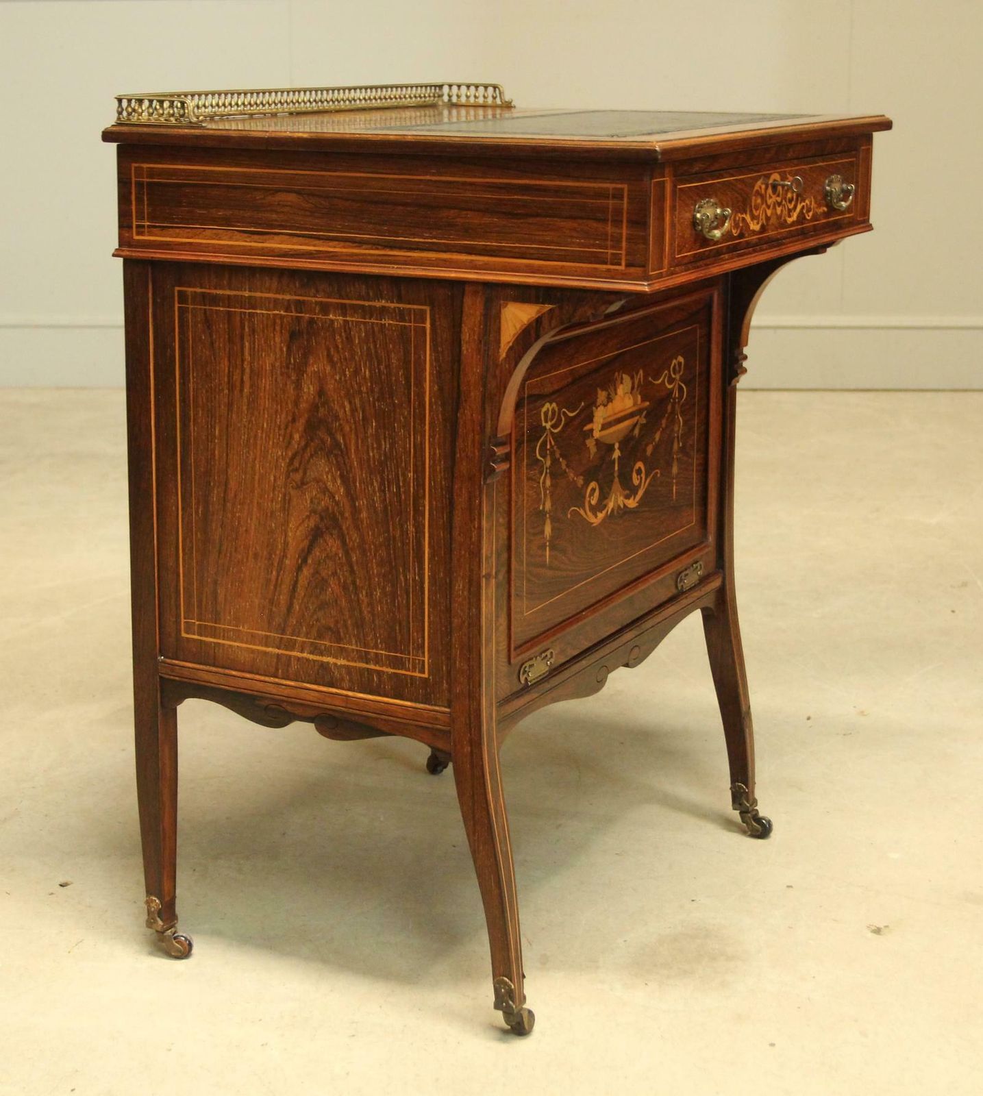 Victorian Rosewood Davenport, 1800s photo 950.0