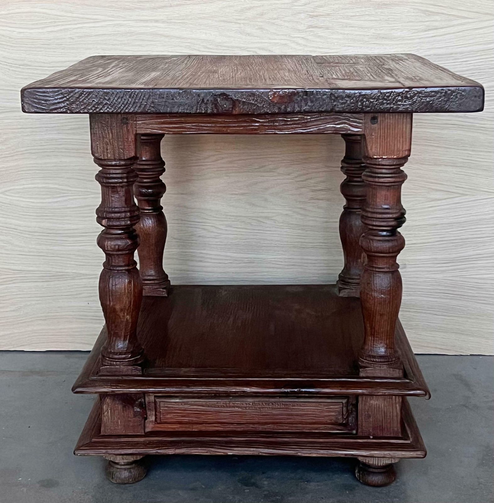 Paire de tables d'appoint ou tables basses brutalistes espagnoles en noyer, avec tablette basse photo furniture