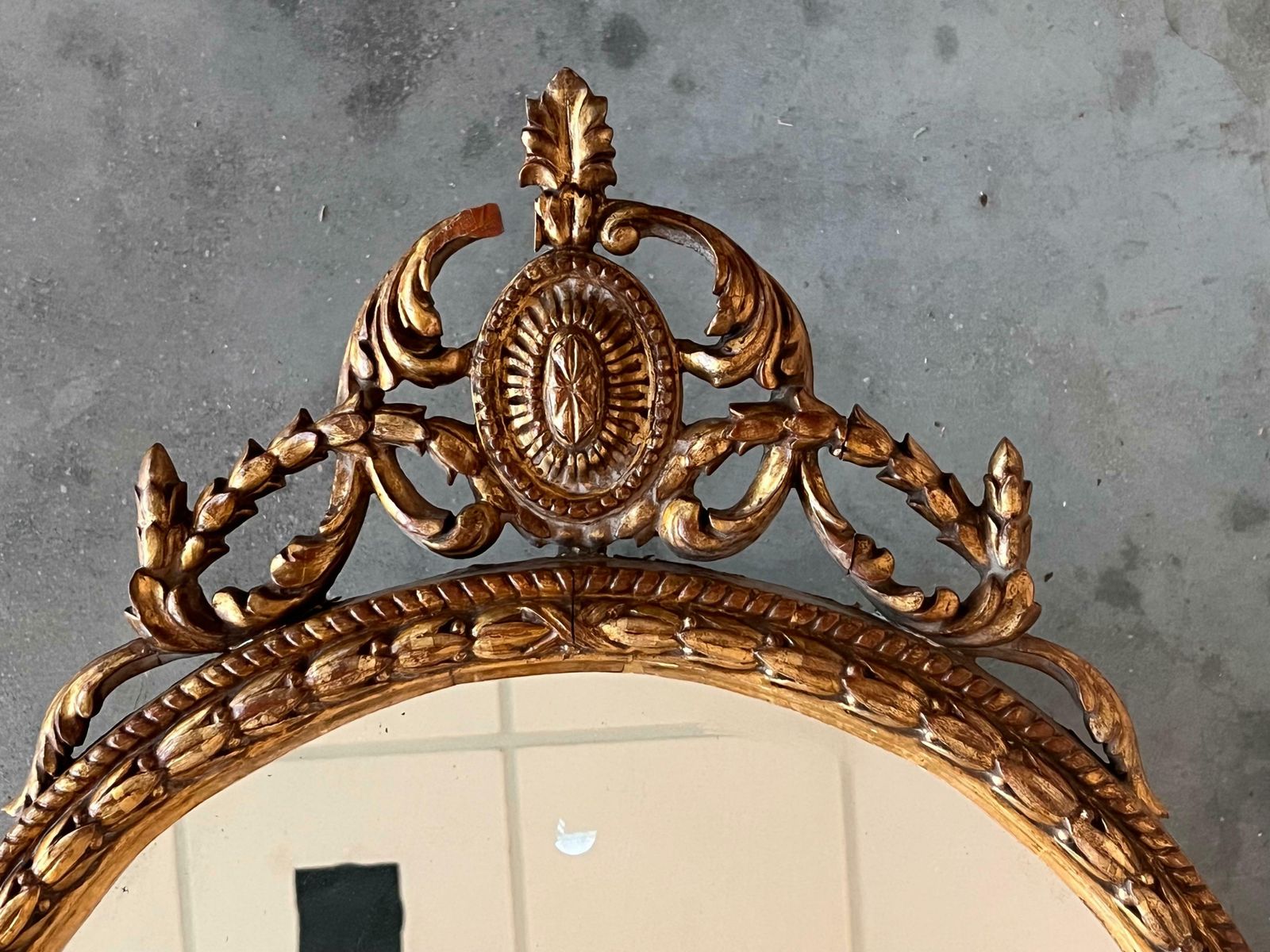 Miroir ovale doré, fin du XVIIIe siècle photo 3680.0