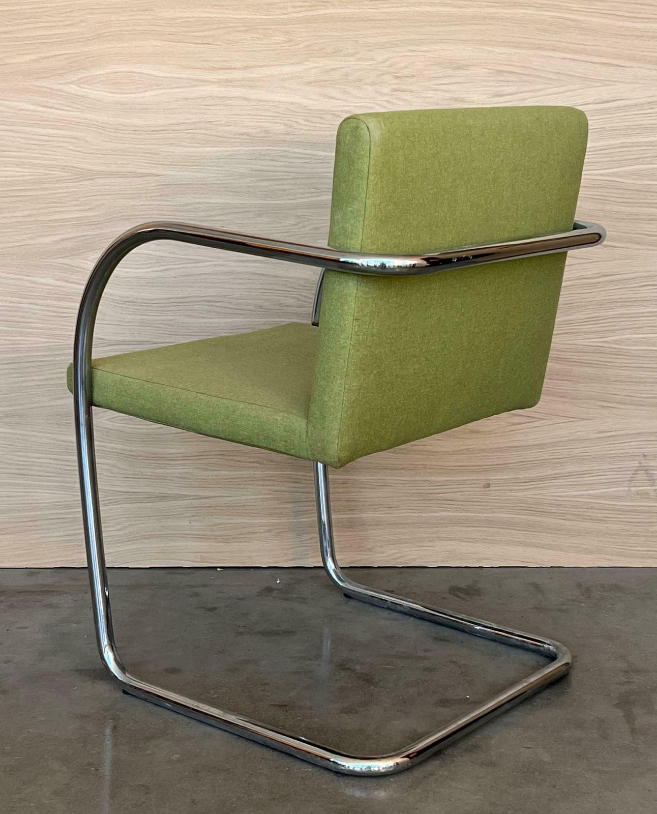 Ensemble de six chaises Brno tubulaires Knoll, par Mies van der Rohe photo vintage