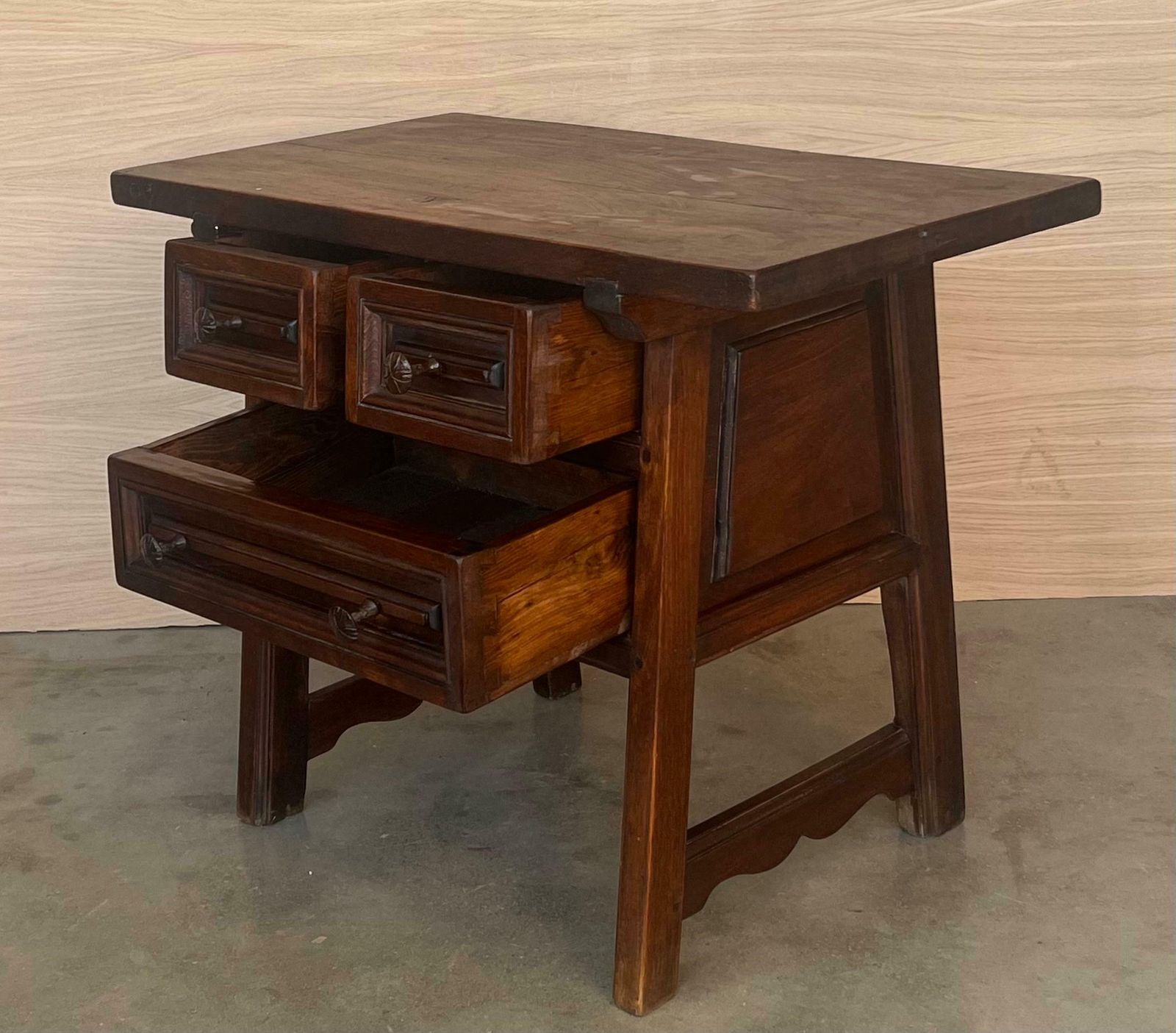 3308.0 Table de chevet rustique à trois tiroirs, artisanale des Pyrénées, XIXe siècle photo