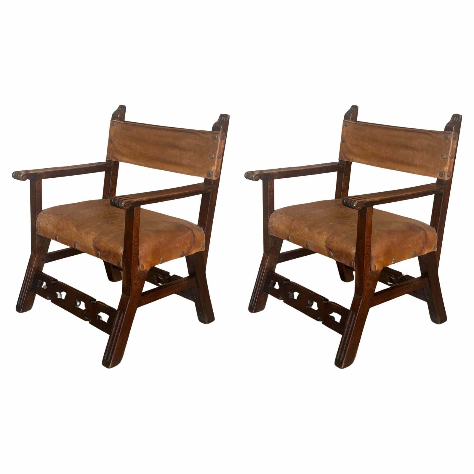Paire de fauteuils coloniaux espagnols sculptés, assise et dossier en cuir, XIXe siècle photo furniture
