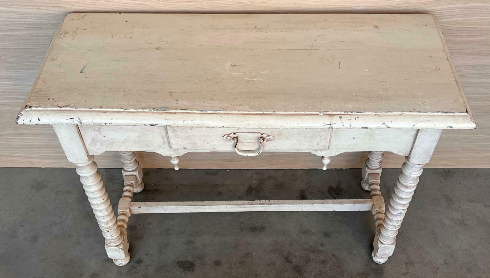 Table de ferme rustique d'époque avec tiroir, Espagne photo vinterior