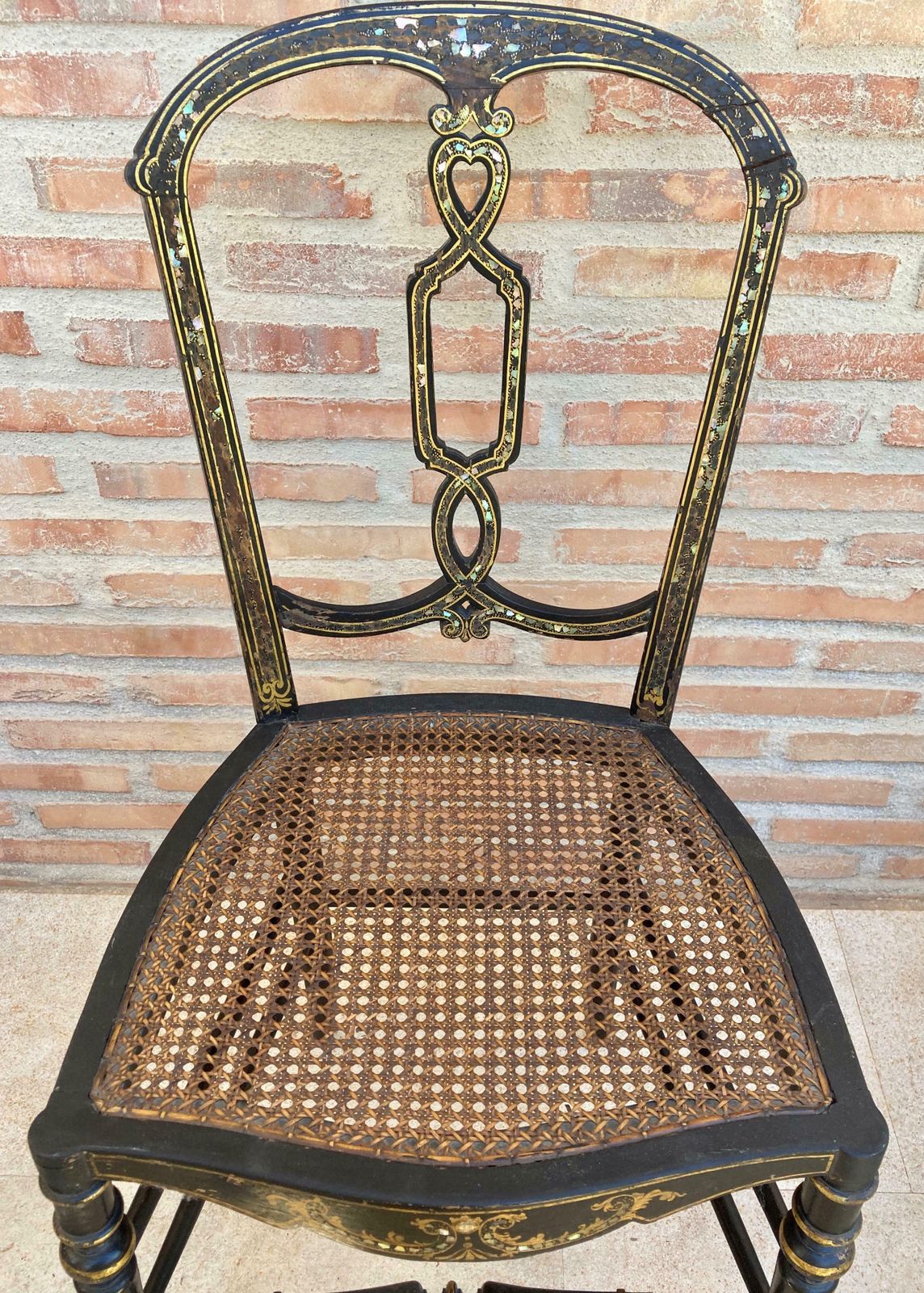 photo for sale Chaises élisabéthaines laquées noires, 1840, lot de 2
