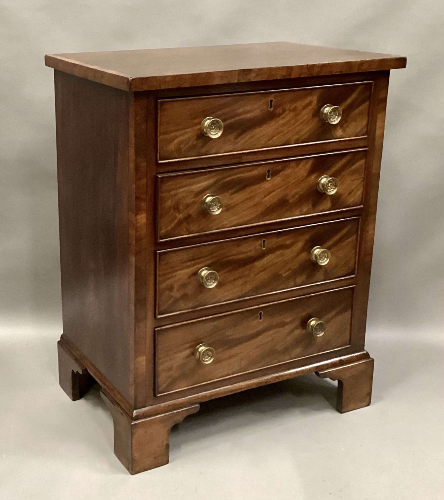 Good Regency Small Figured Mahogany Chest Of Drawers photo vinterior