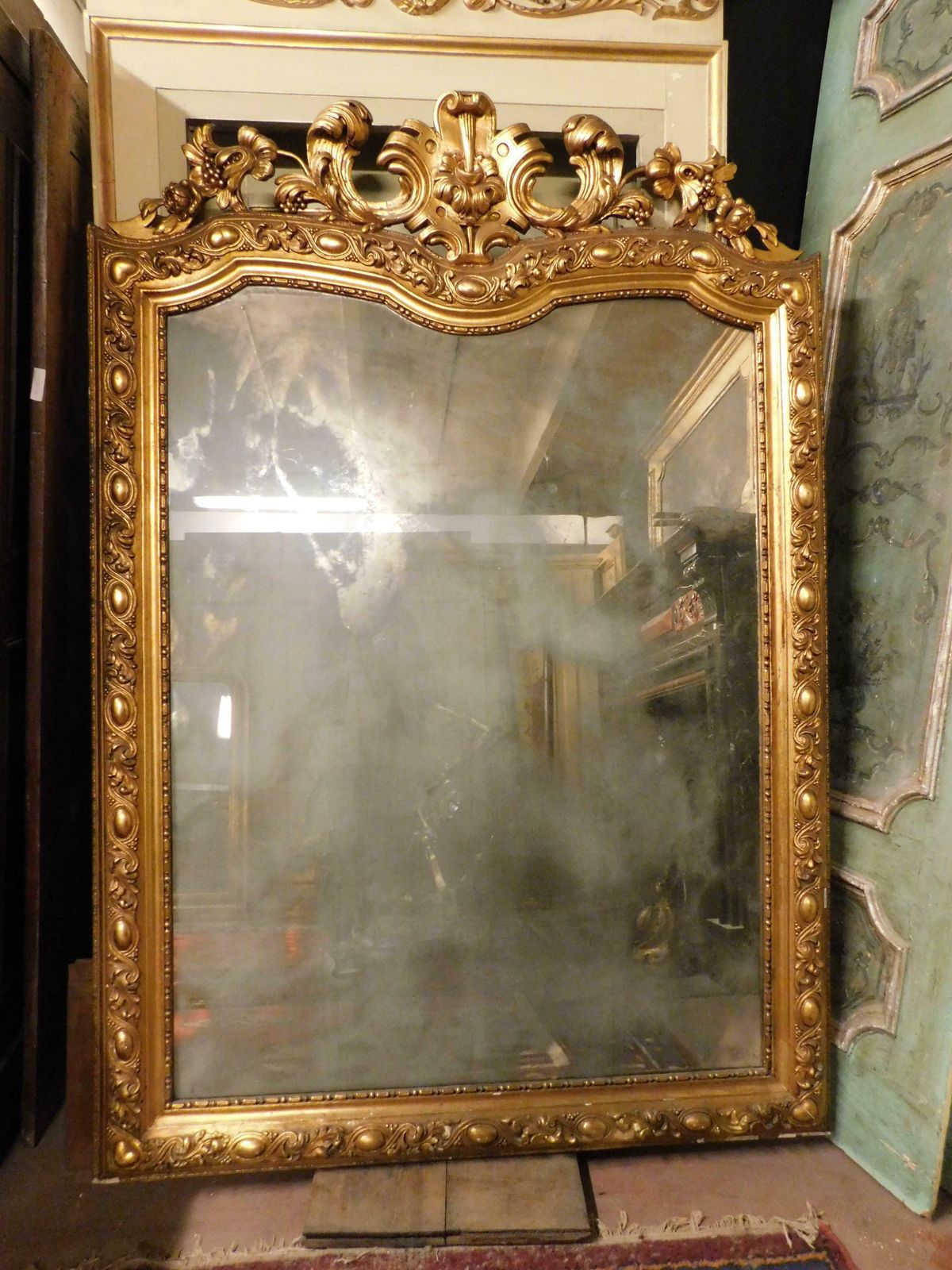 photo furniture Gilt Wooden Wall Consolle Mirror With Carved Cymatium, Italy