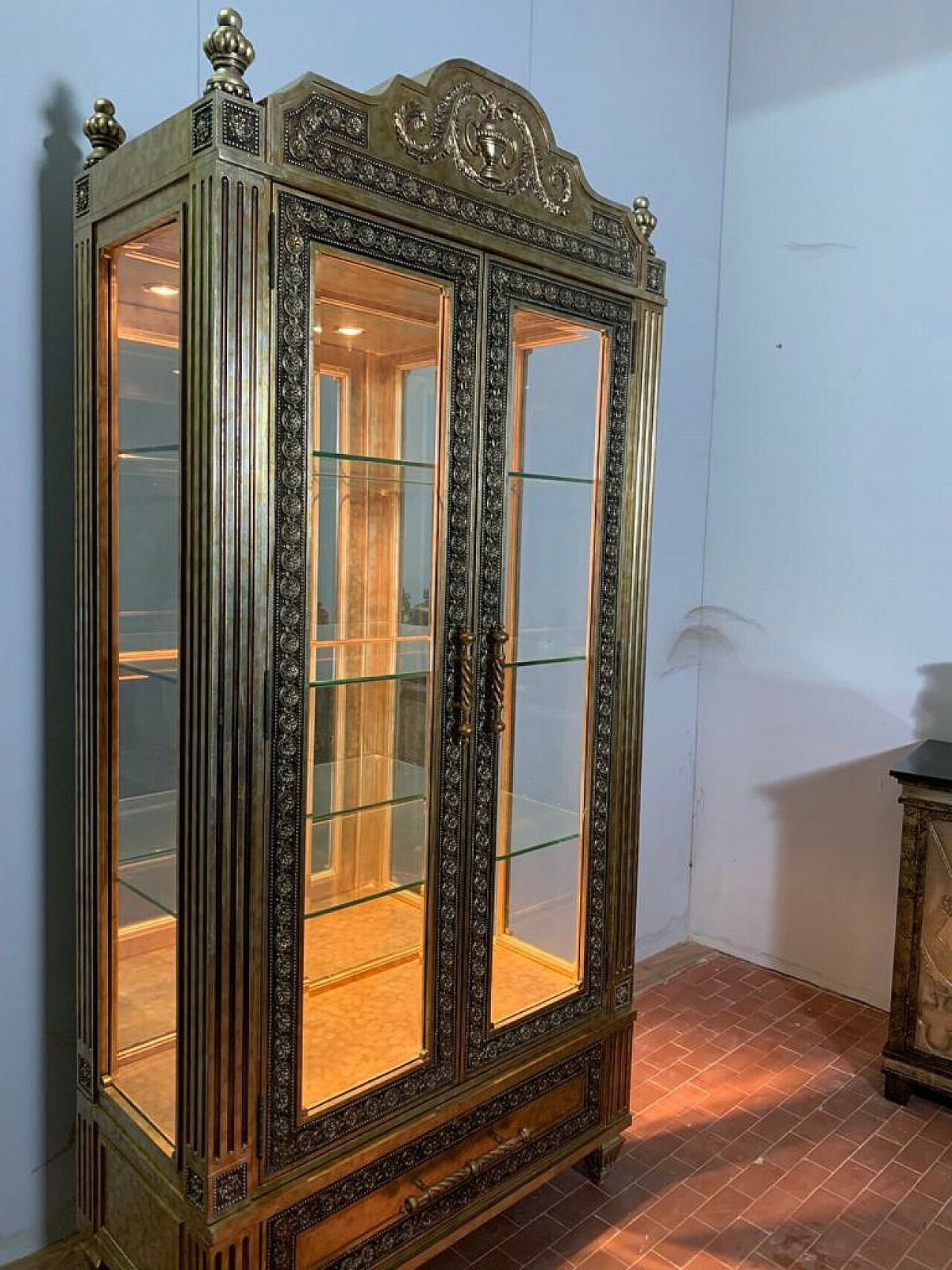 photo vinterior Louis XVI Style Gold Finished Display Case By Lam Lee Group, 1990s