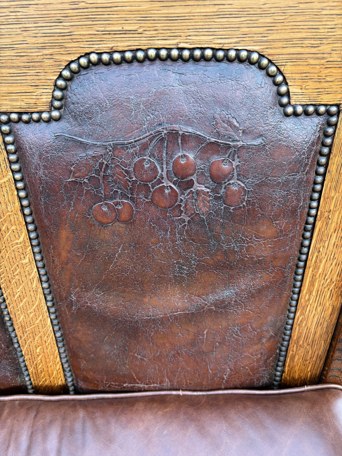 Arts & Crafts Oak And Leather Settle photo 1946.0
