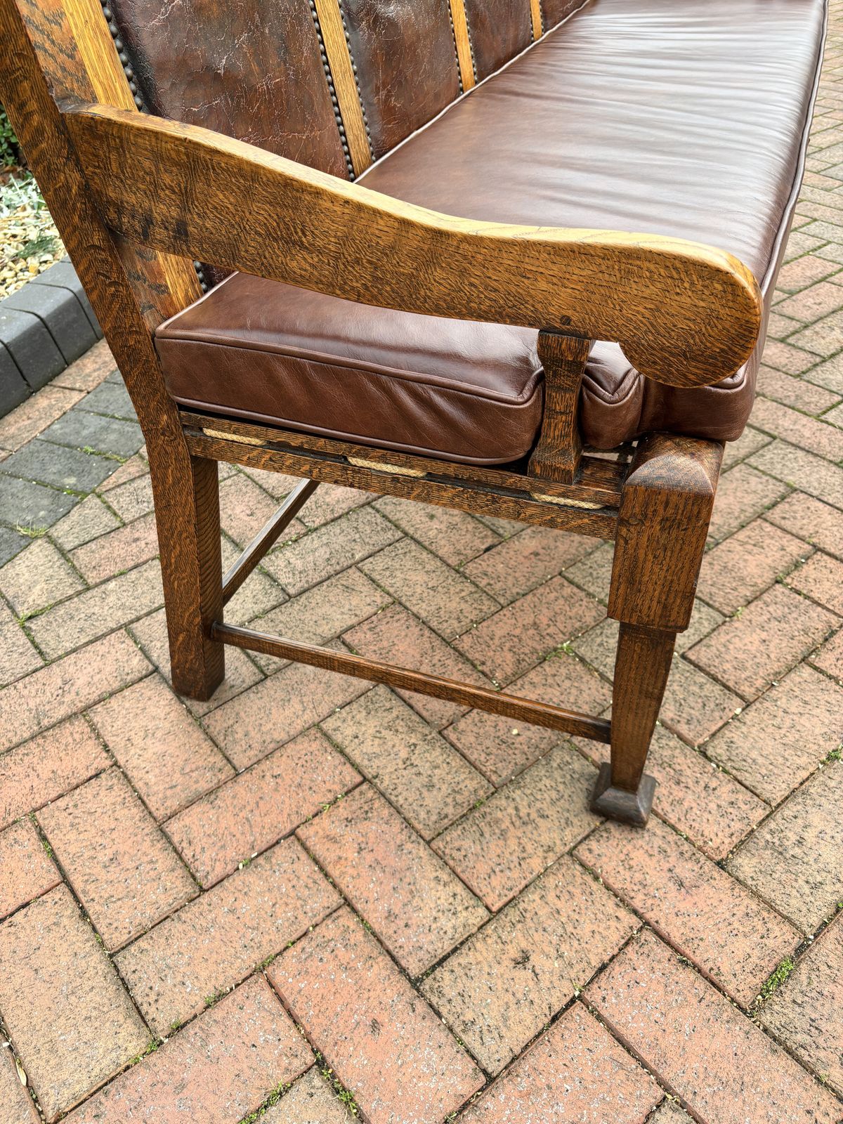 Arts & Crafts Oak And Leather Settle photo vinterior