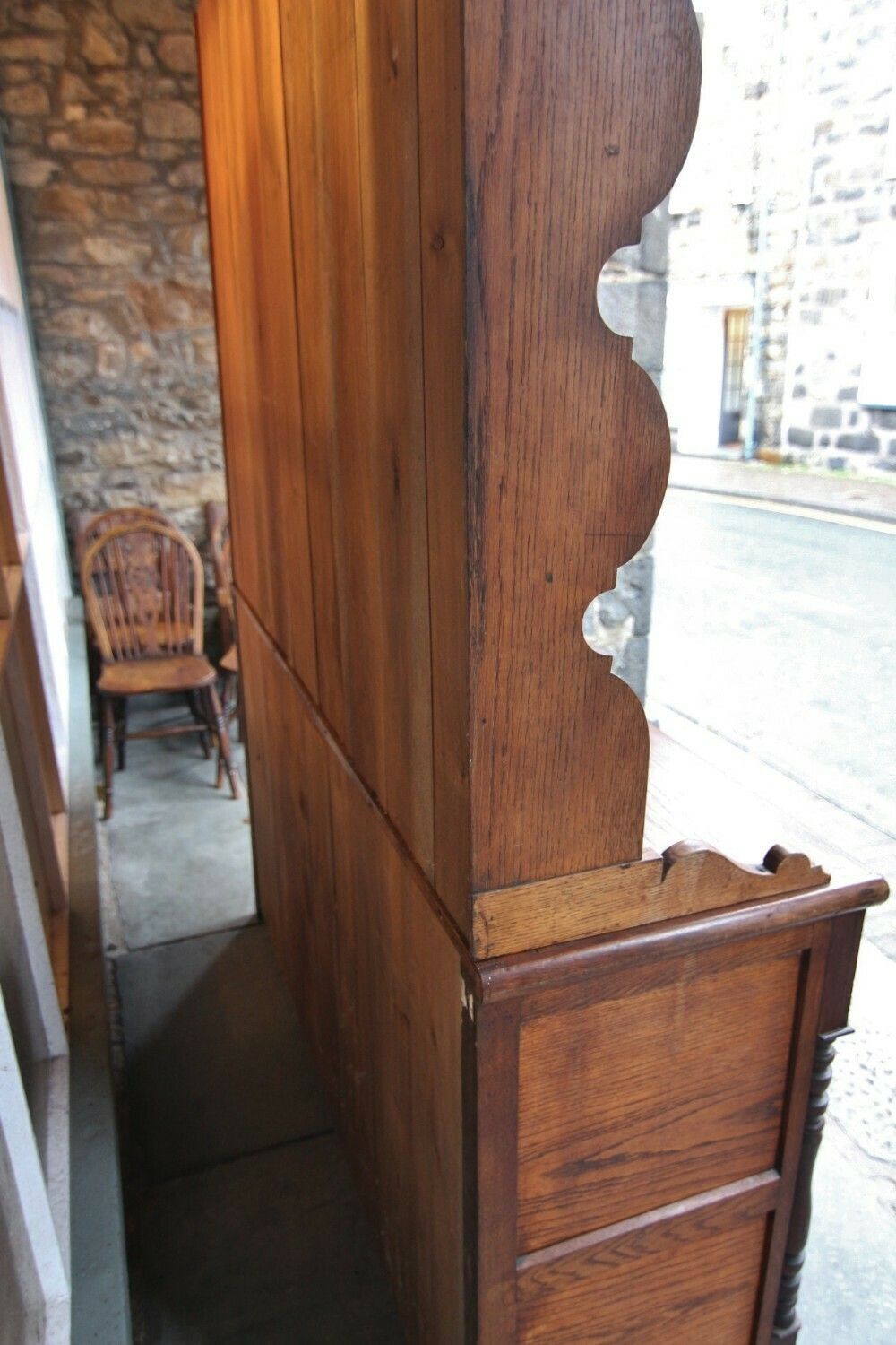 1150.0 19th Century Welsh Talwrn Dresser photo