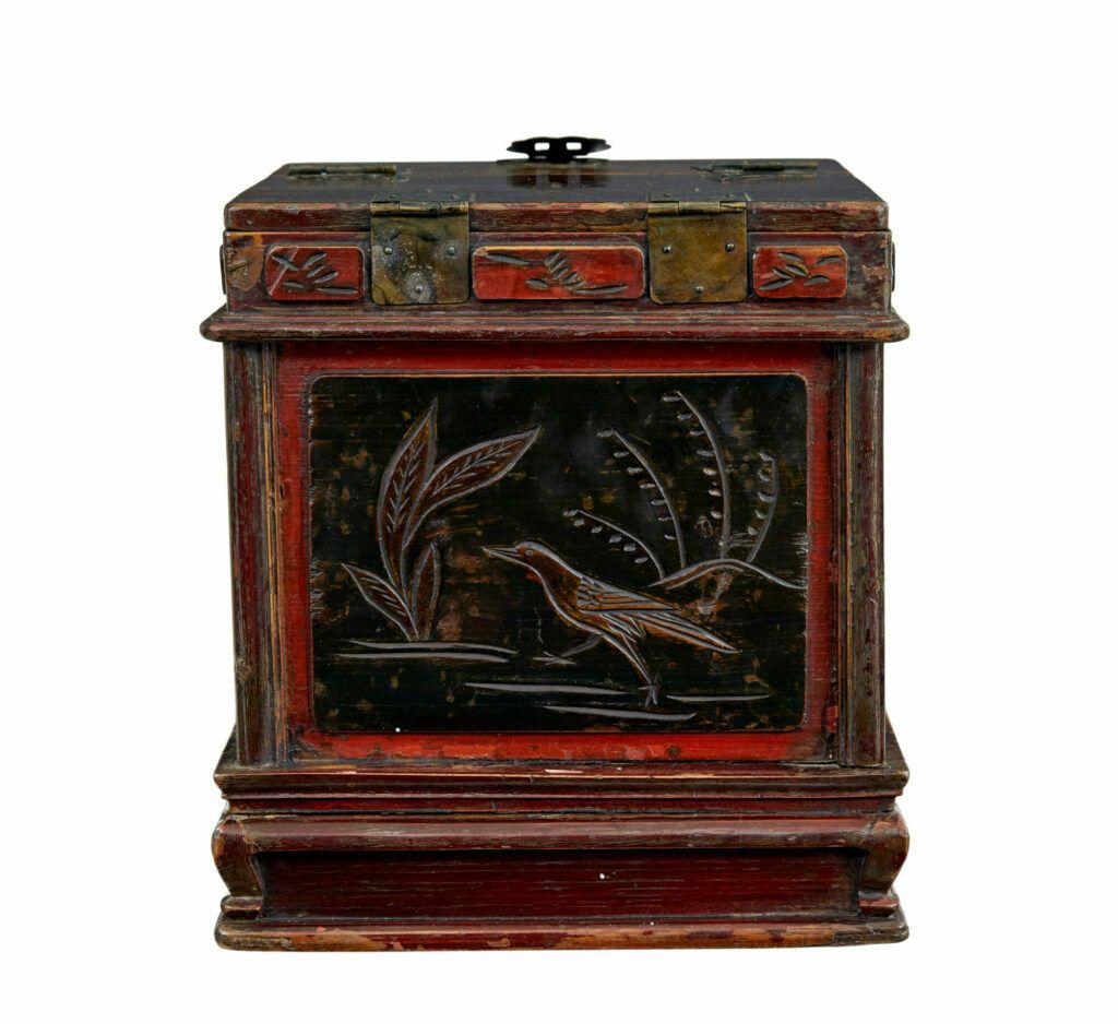 Early 20th Century Lacquered Vanity Box photo for sale