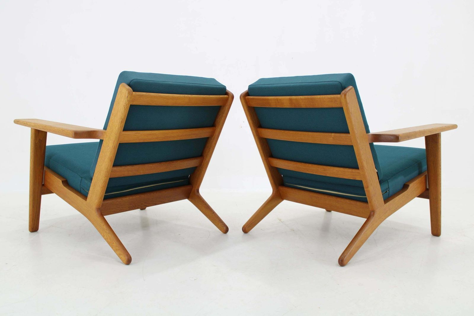 1960s Hans J. Wegner Pair Of Ge 290 Armchairs In Oak For Getama, Denmark photo vinterior