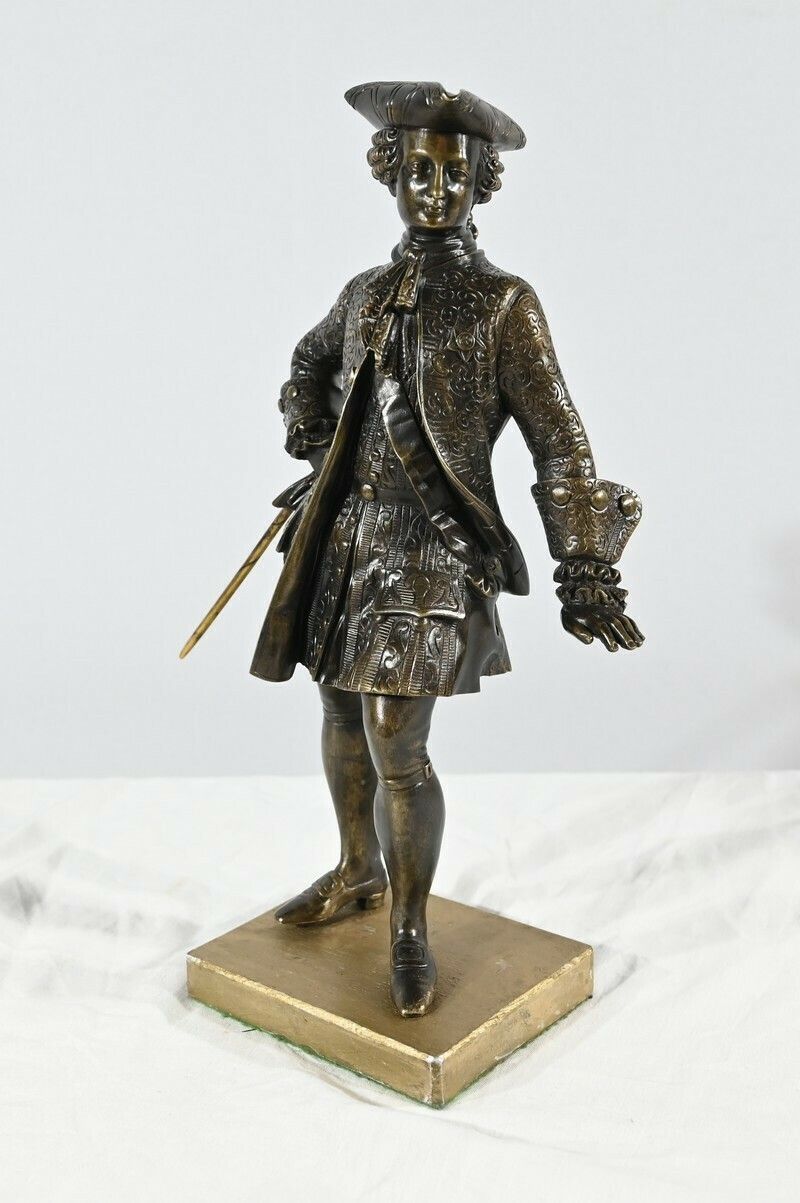 Bronze “The Gentleman With The Tricorn” – Late 19th Century photo furniture