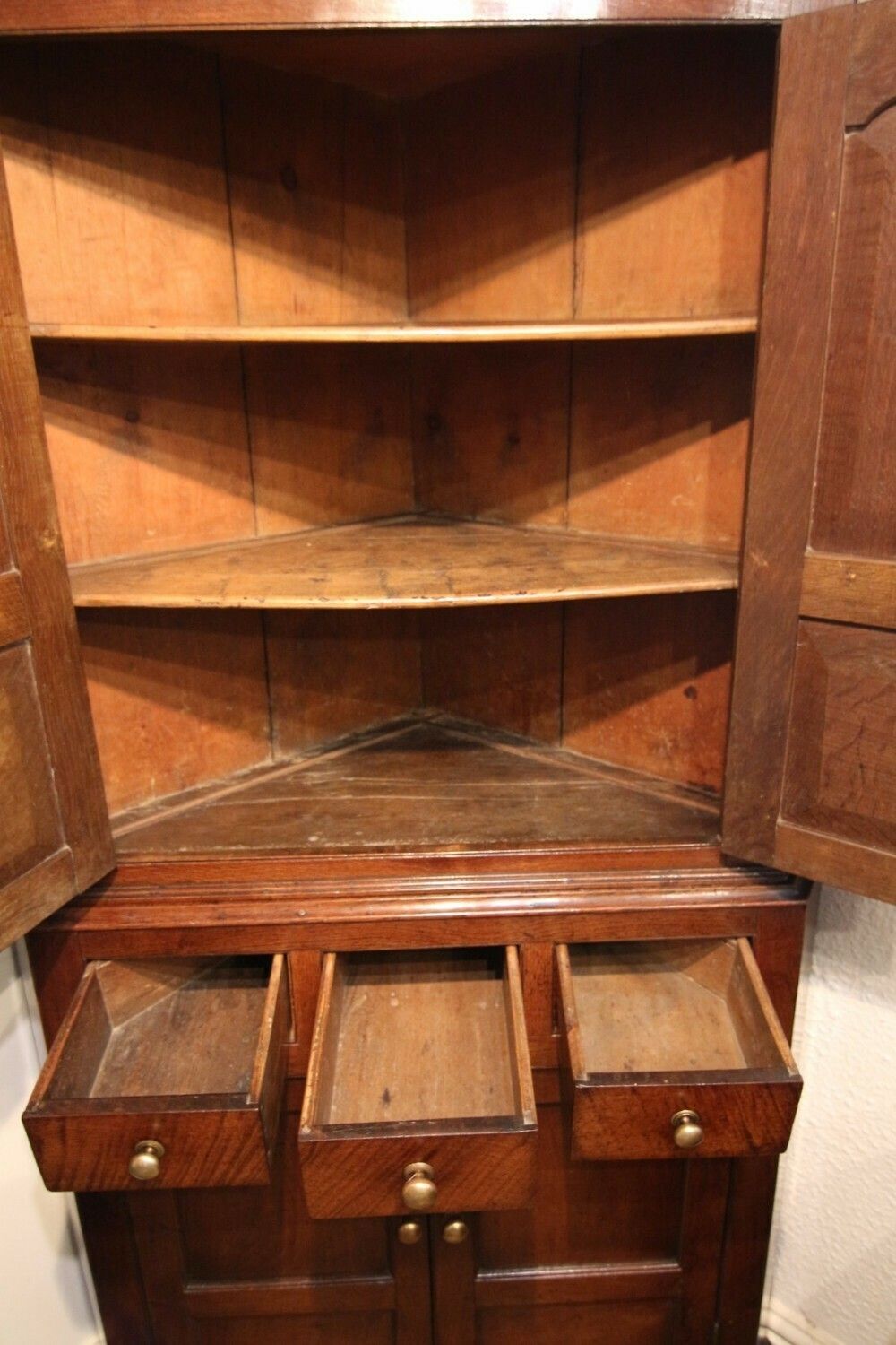 Fine 18th Century Welsh Oak Floor Standing Corner Cupboard In Two Parts photo 1850.0