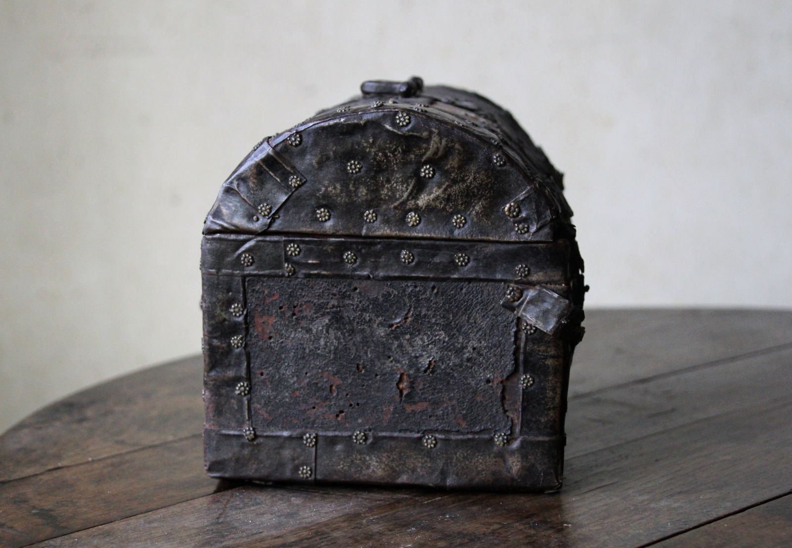 Antique 16th Century Leather Bound Wooden Casket Or Coffret, Spanish photo 1300.0