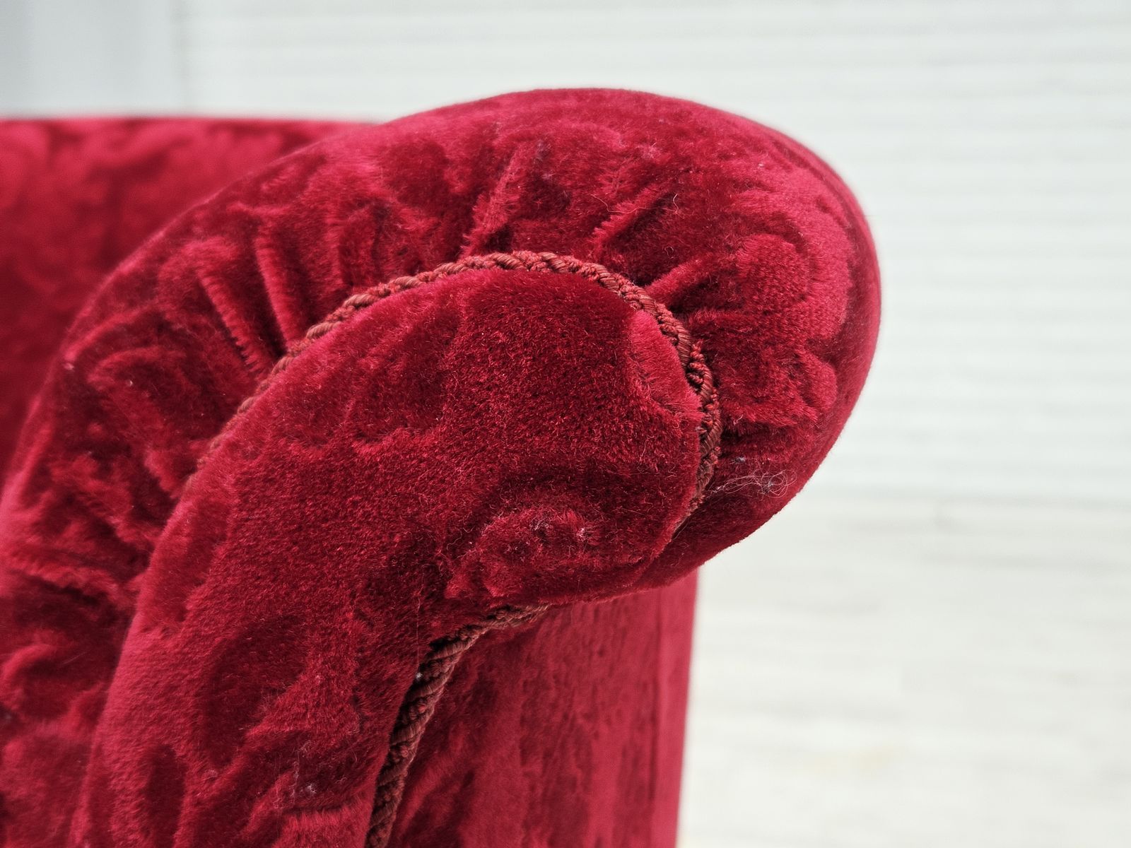 photo for sale Ca. Jaren 1950, Paar Deense Lounge Fauteuils, Rood Katoen/Wollen Stof, Beukenhout.