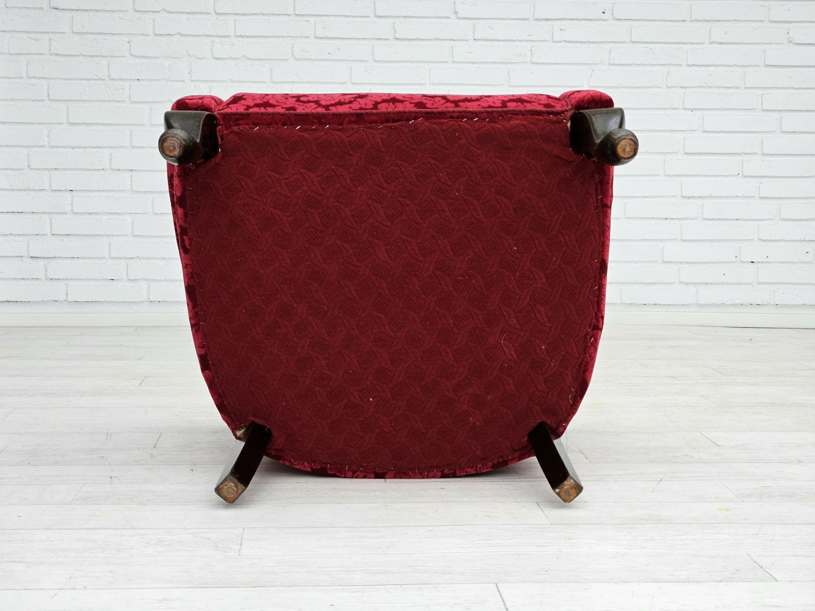 photo buy Ca. Jaren 1950, Paar Deense Lounge Fauteuils, Rood Katoen/Wollen Stof, Beukenhout.
