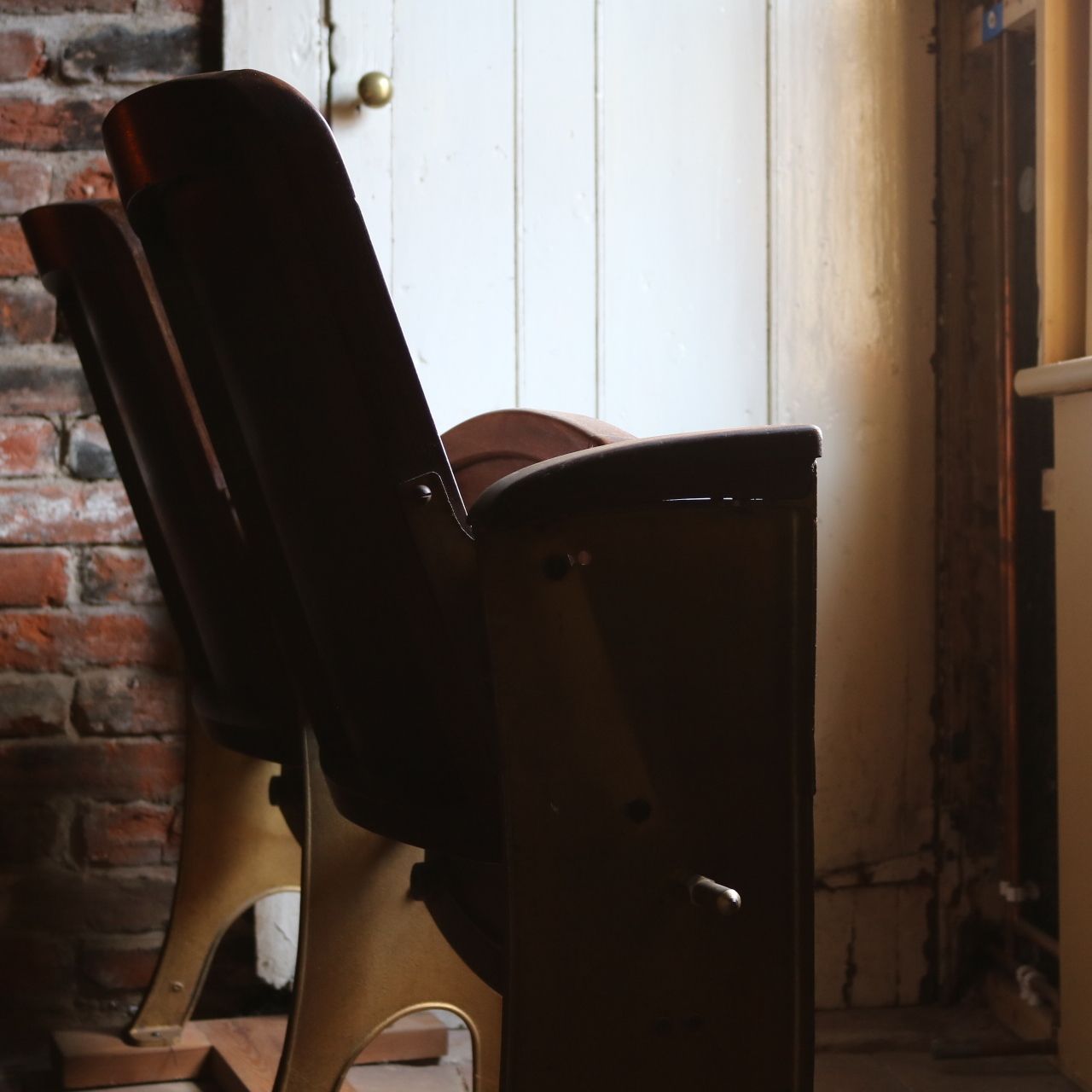 English Antique Beech Wood Cinema Theatre Seats photo Meubels