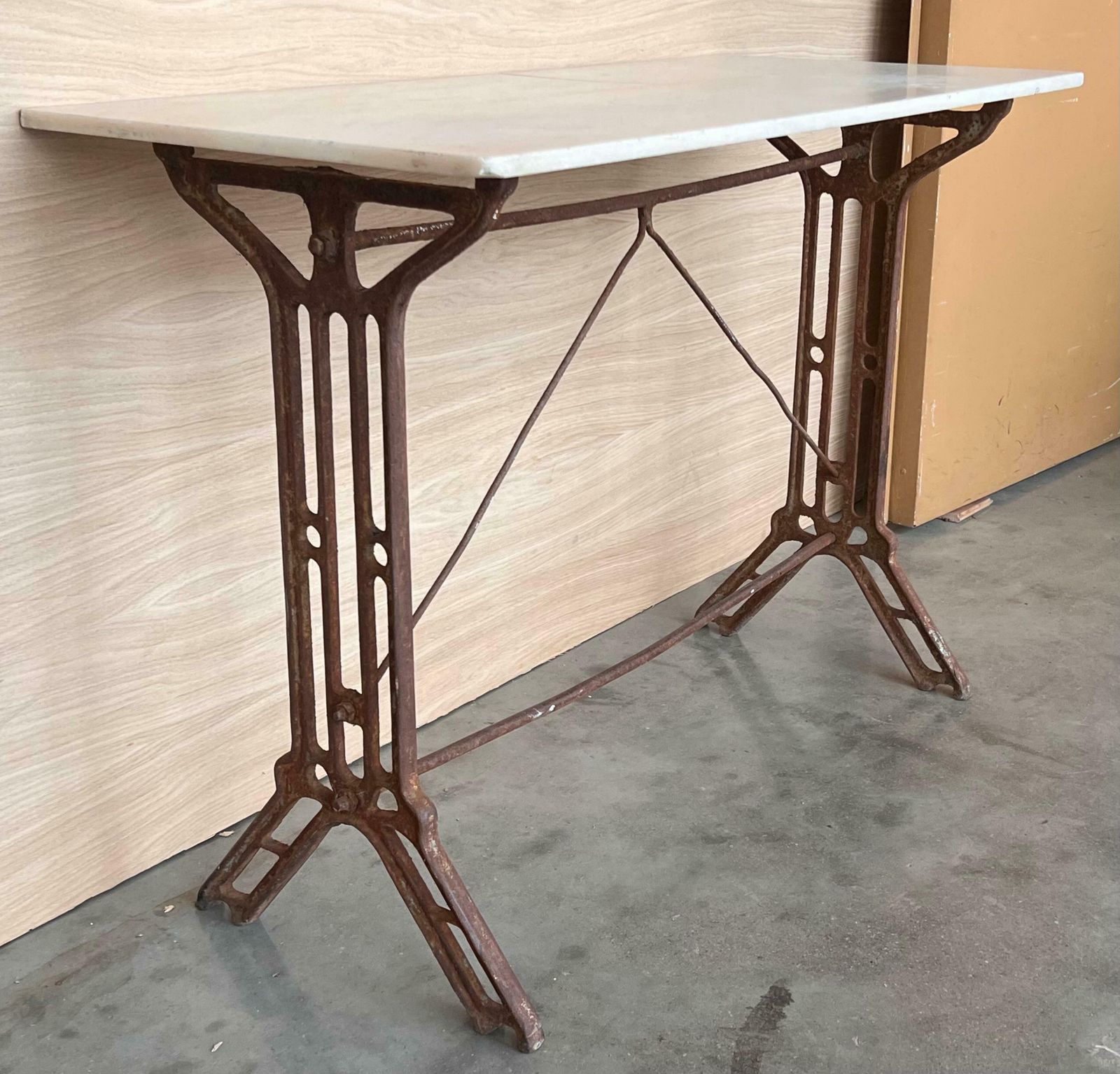 Table de bistrot française en fonte pleine, plateau en marbre photo 2022.0