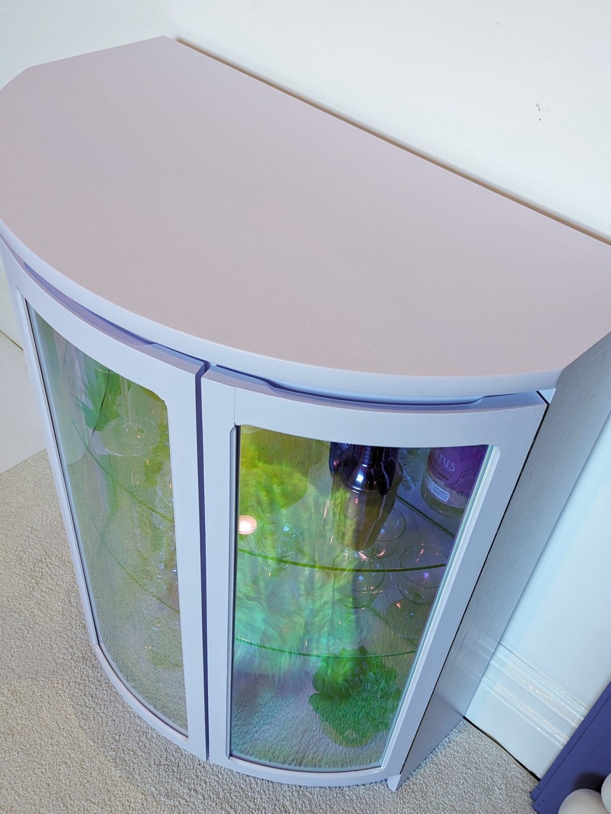Luna | Lilac Drinks Cabinet With Iridescent Curved Glass photo vinterior