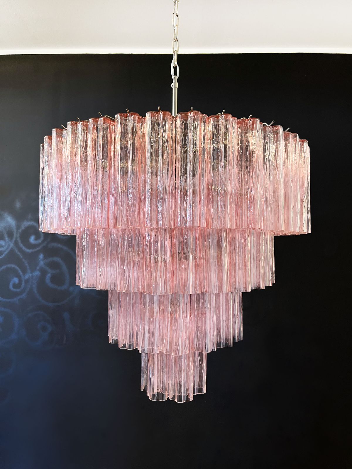 photo vintage Huge Vintage Murano Glass Tiered Chandelier   78 Pink Glasses