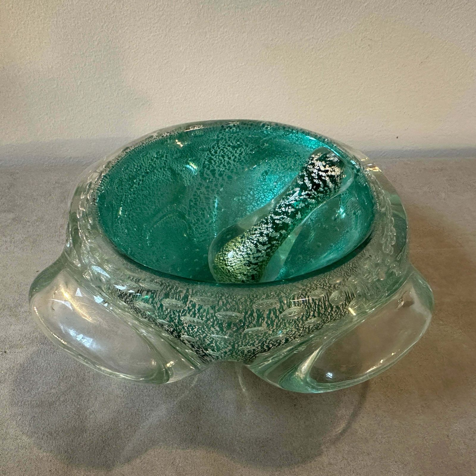 1960s Barovier Style Green And Gold Bullicante Murano Glass Ashtray And Pestle photo furniture