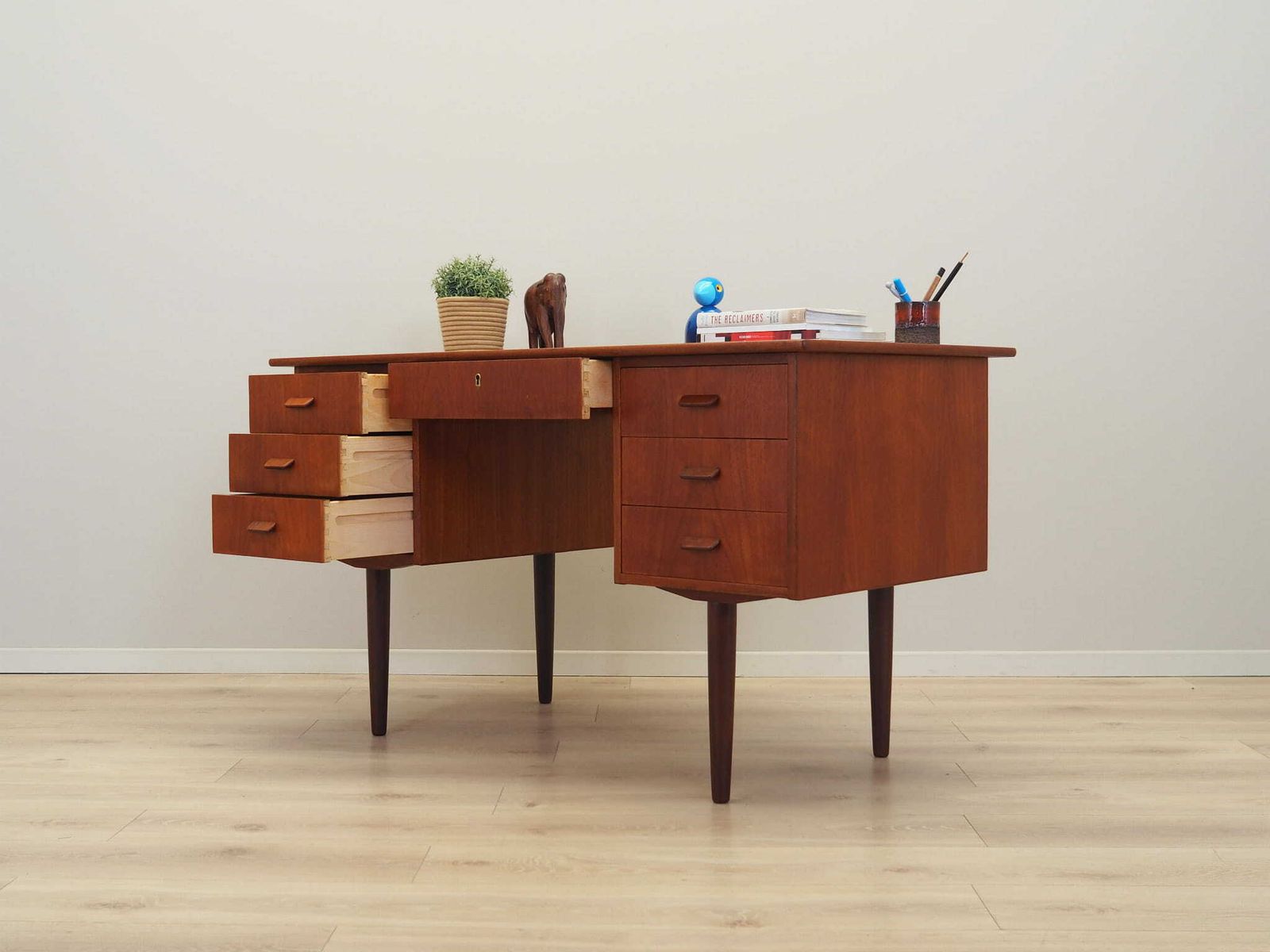 Teakhouten Bureau, Deens Design, Jaren 1970, Productie: Denemarken photo Meubels