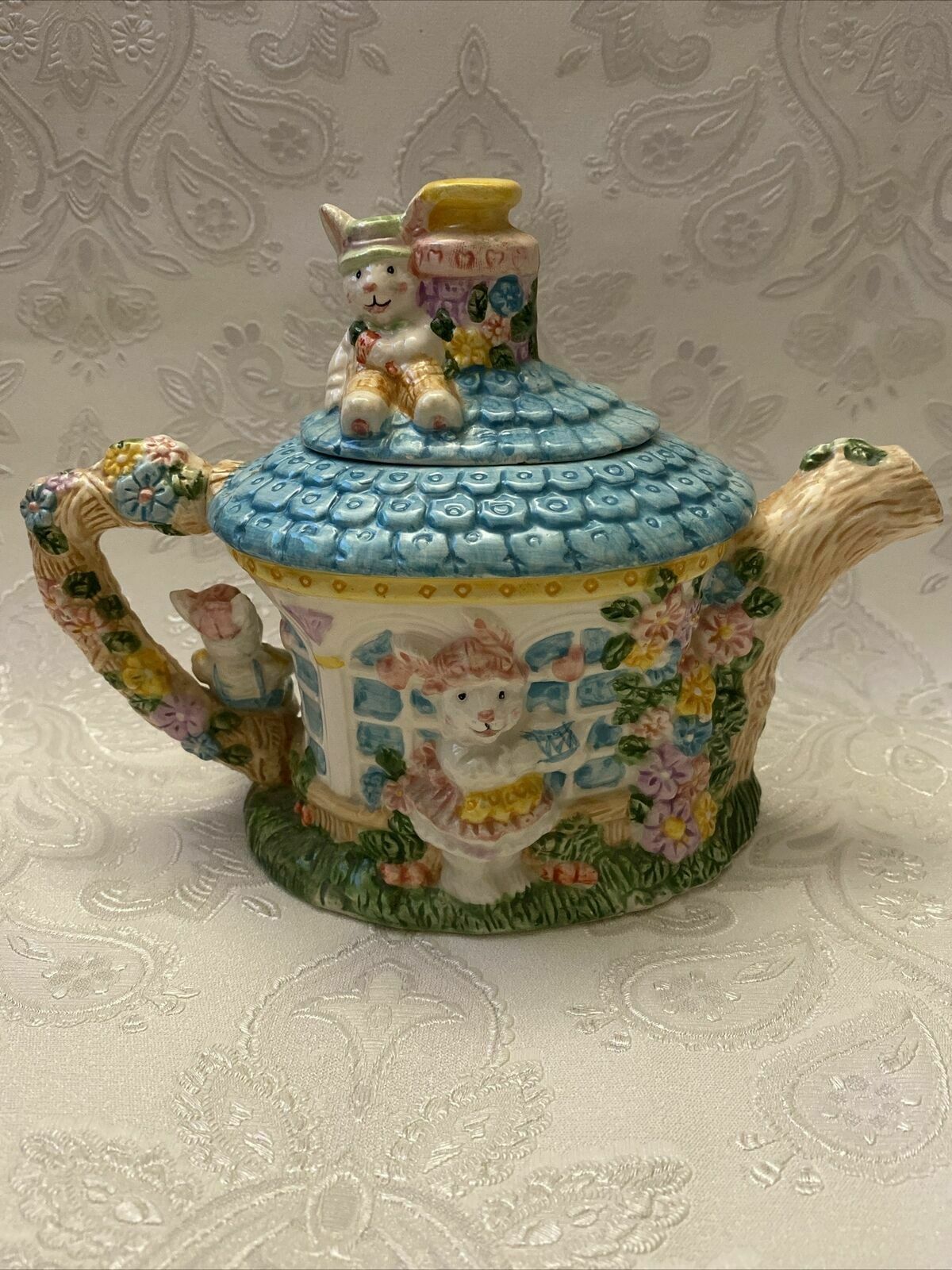 Vintage Mercuries 1995 Farmhouse Ceramic Teapot Bunnies 8.2" X 4.2" X 6.3"