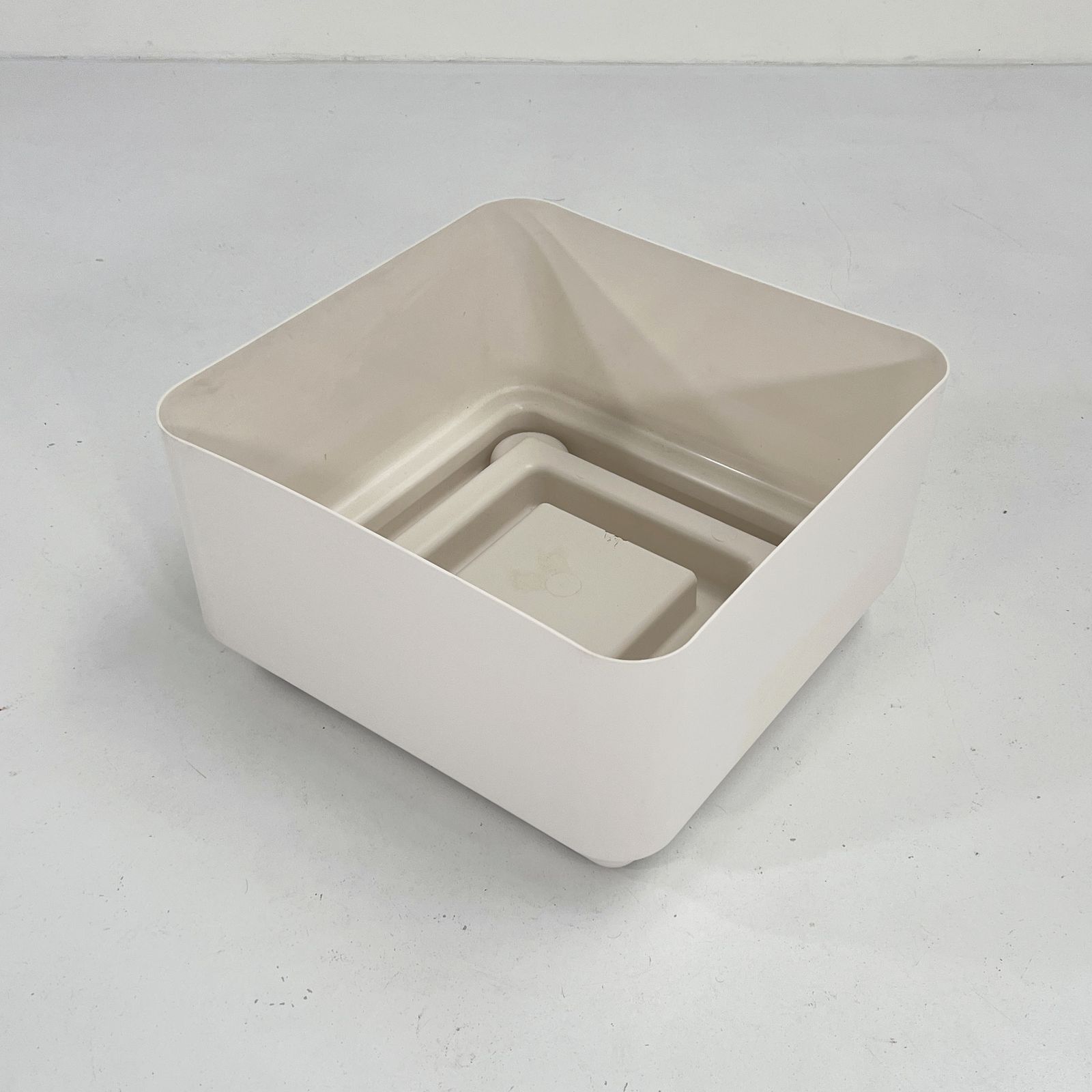 Large White Planter On Wheels Model 4686 By Anna Castelli For Kartell, 1970s photo for sale