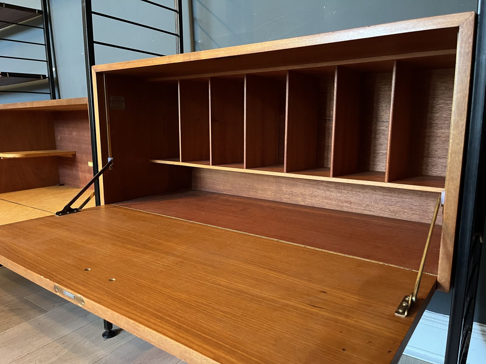 Staples Ladderax, 2x Cabinets, 7x Shelves, 4 Ladders photo vinterior