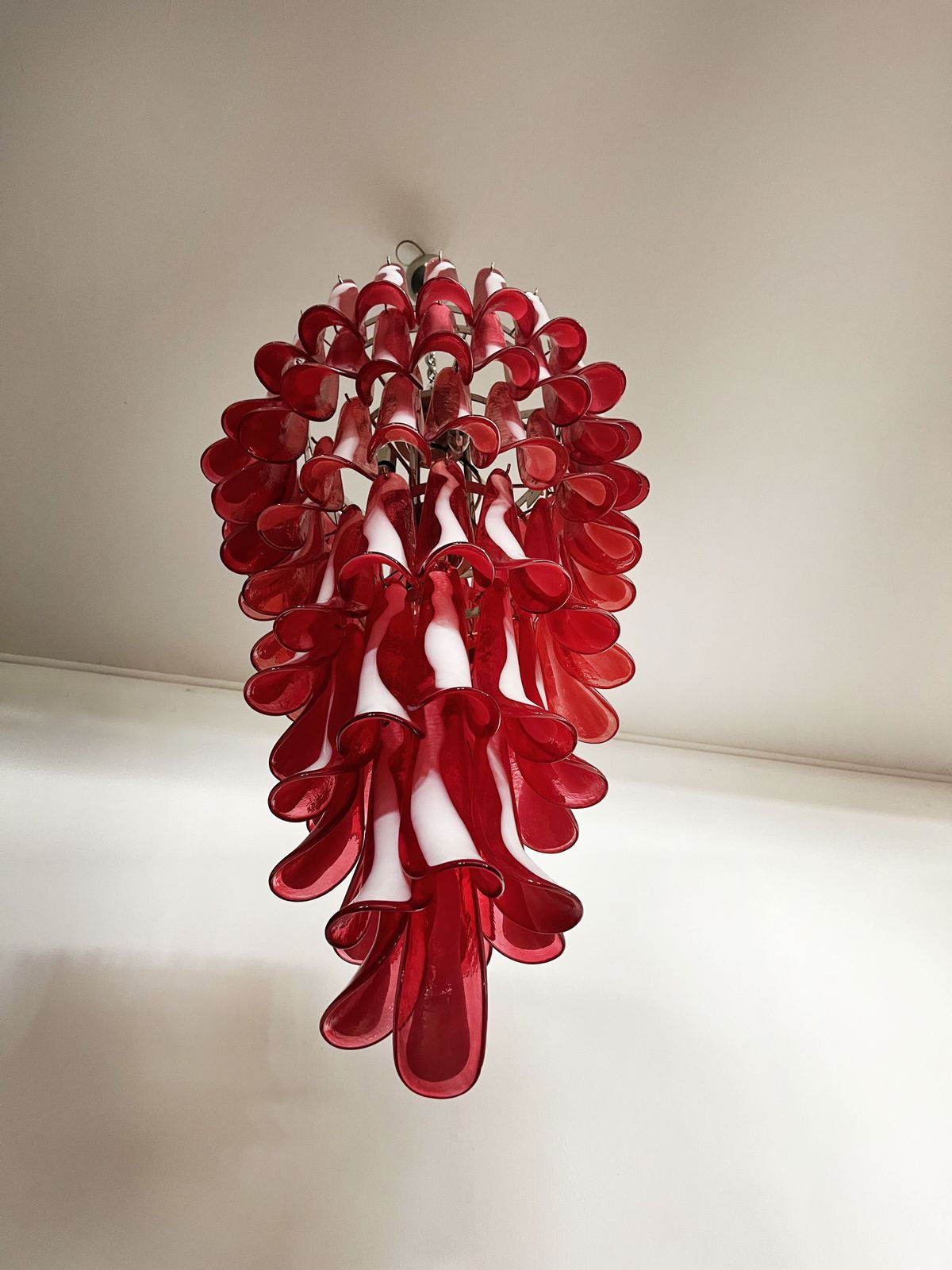 Huge Italian Murano Glass Spiral Chandelier   83 Pink Glass Petals photo vintage