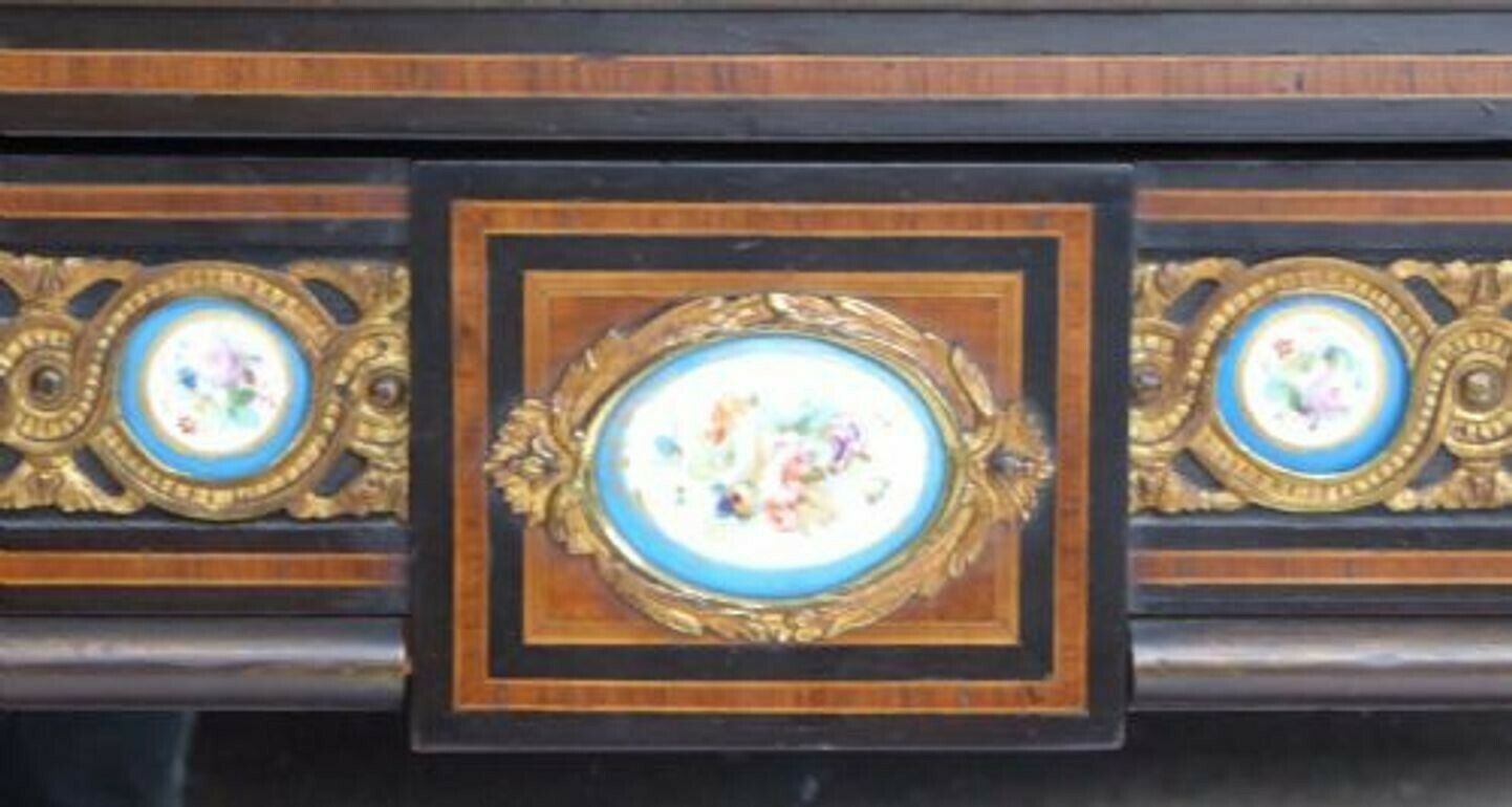 photo vinterior 19th Century Bonheur Du Jour, 1800s