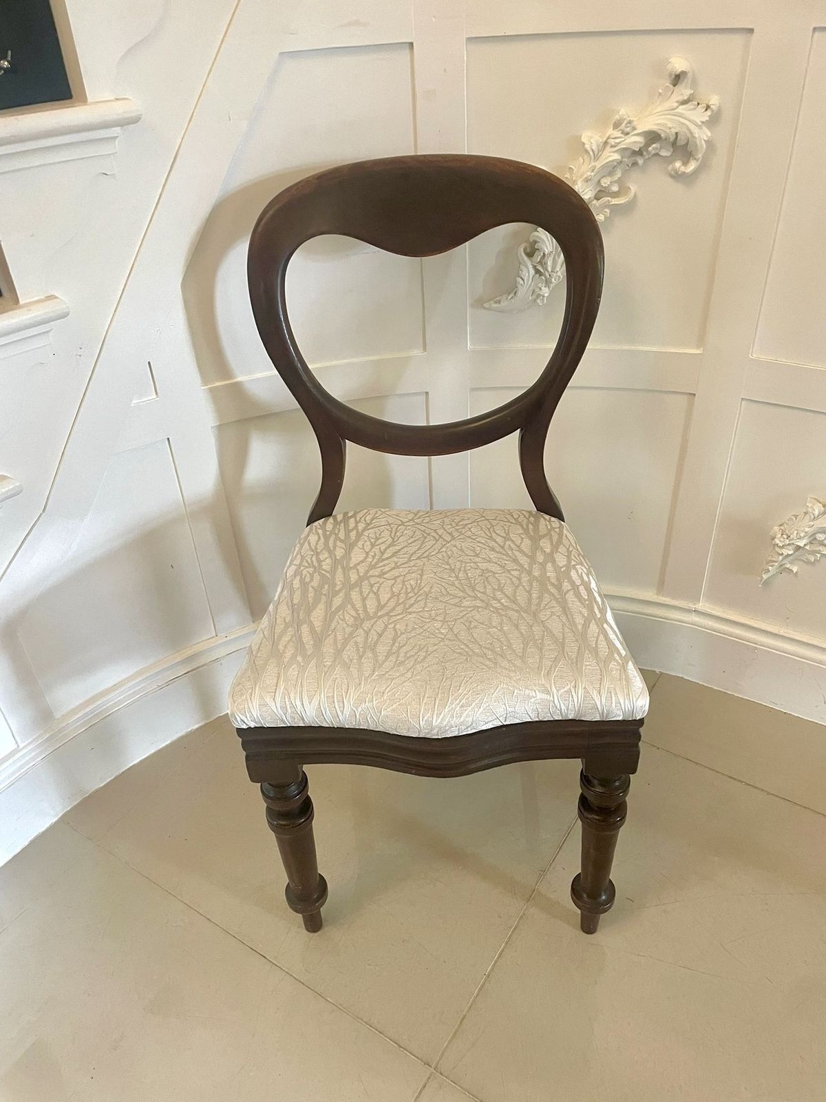 photo furniture Pair Of Antique 19th Century Quality Mahogany Side Chairs